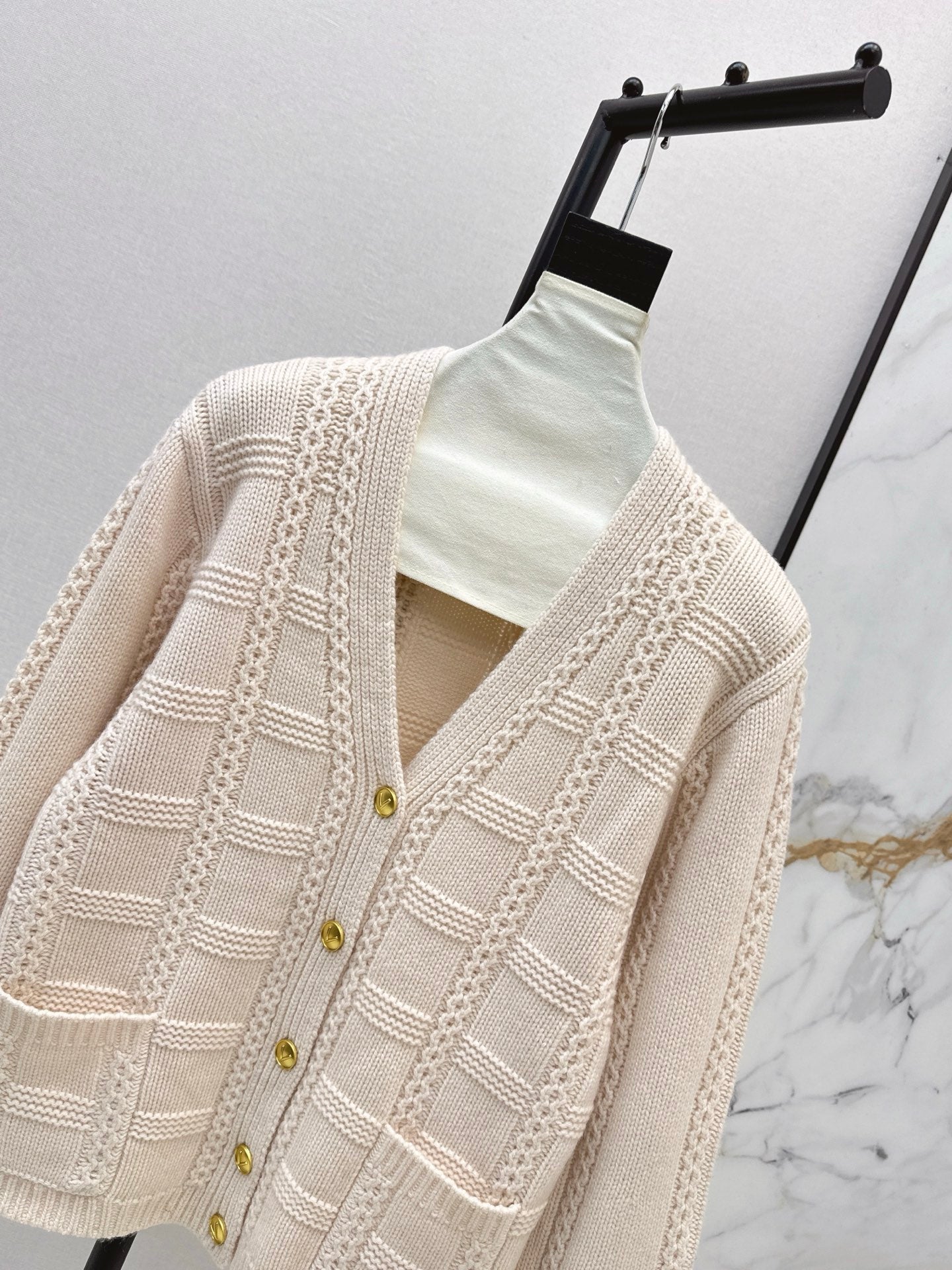 Valen 25fw v-neck cardigan