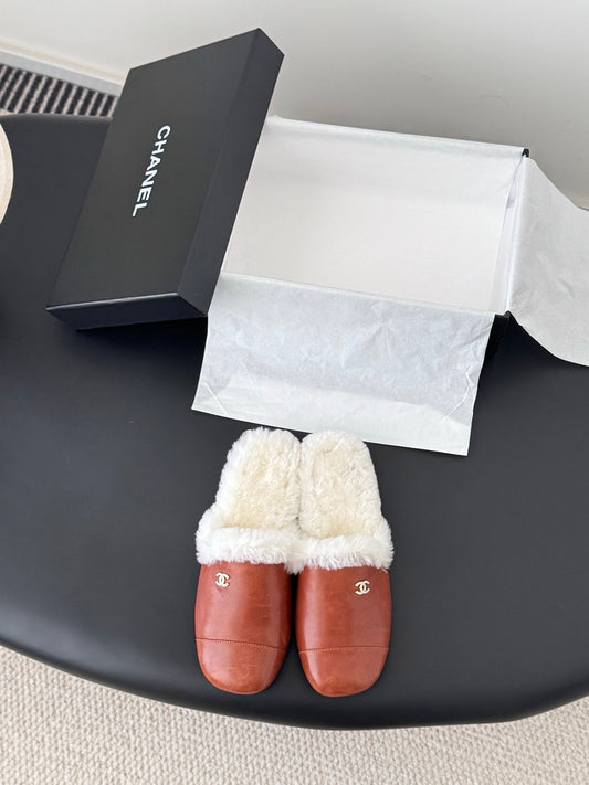 Chan 25fw fluffy slippers