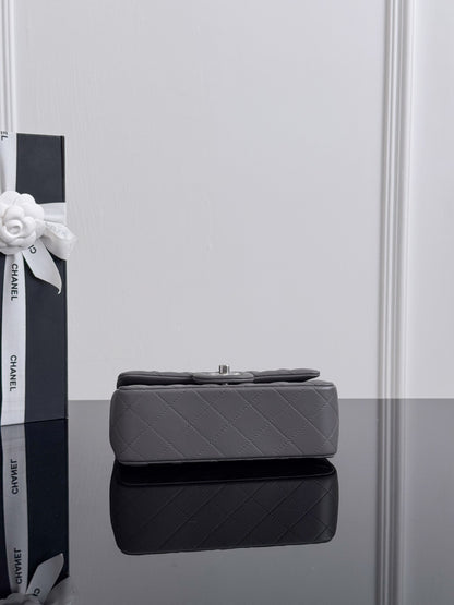 Chan cf20 chain shoulder bag