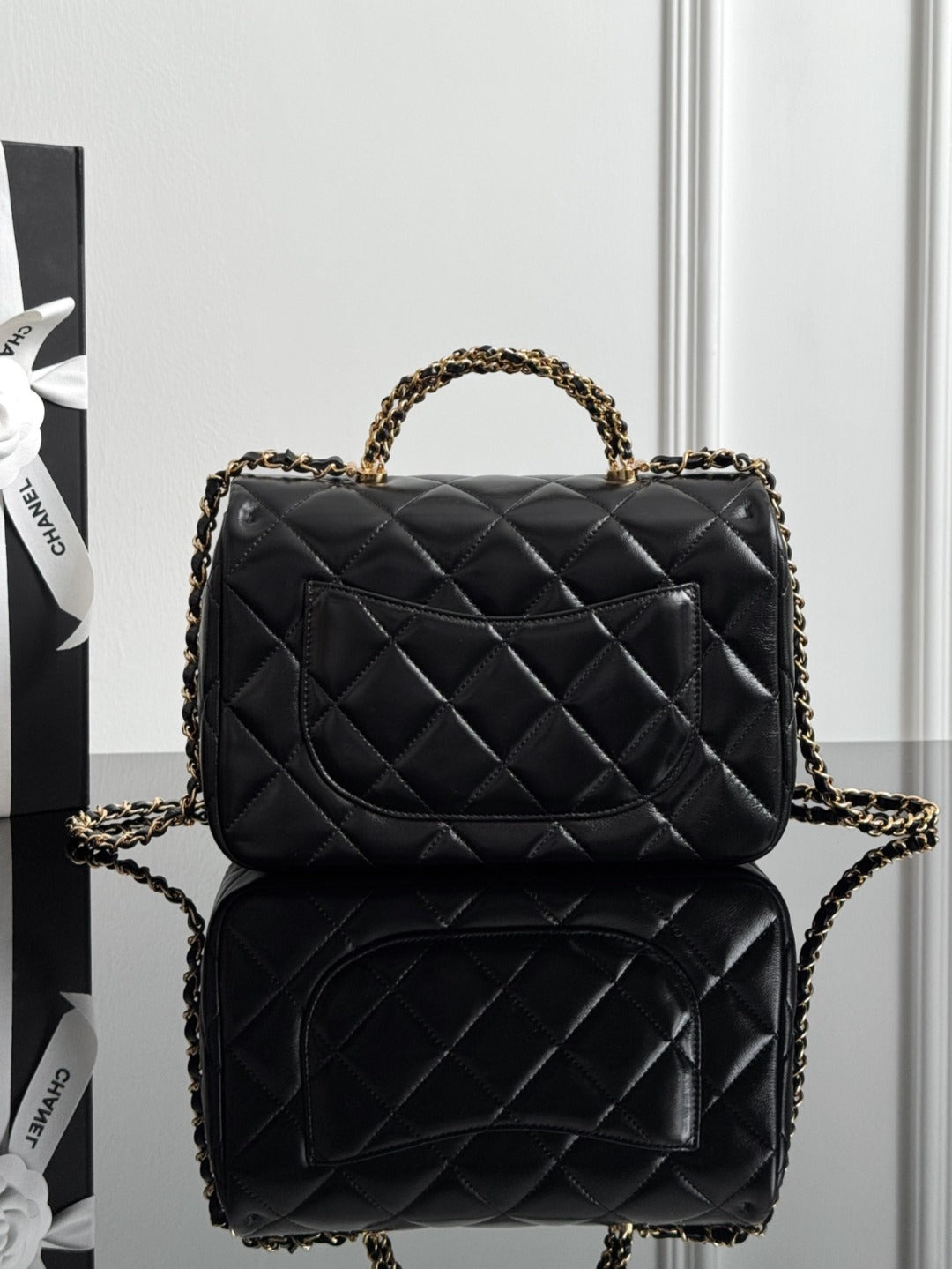 Chan 24B twist handle shoulder bag