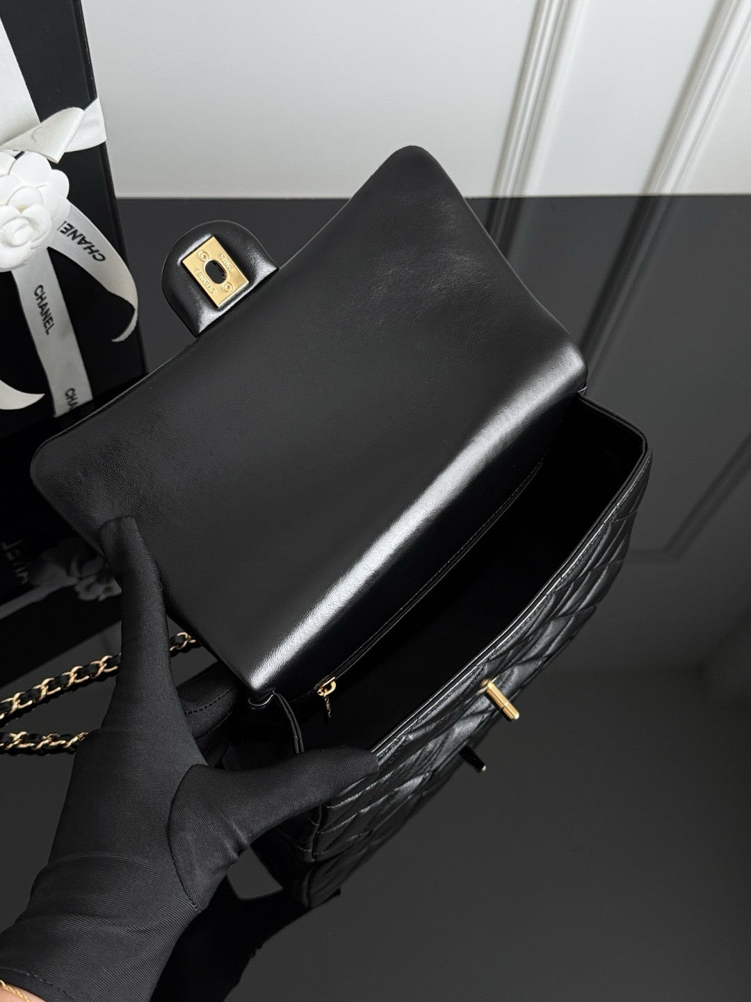 Chan 24B twist handle shoulder bag