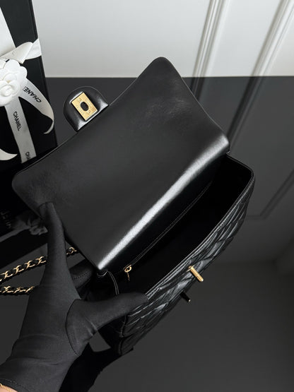 Chan 24B twist handle shoulder bag