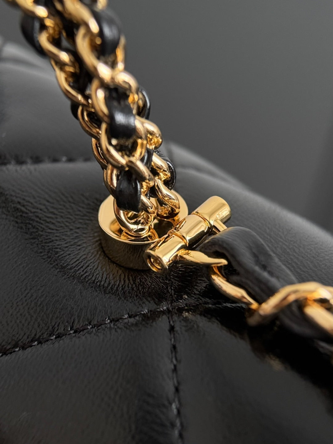 Chan 24B twist handle shoulder bag