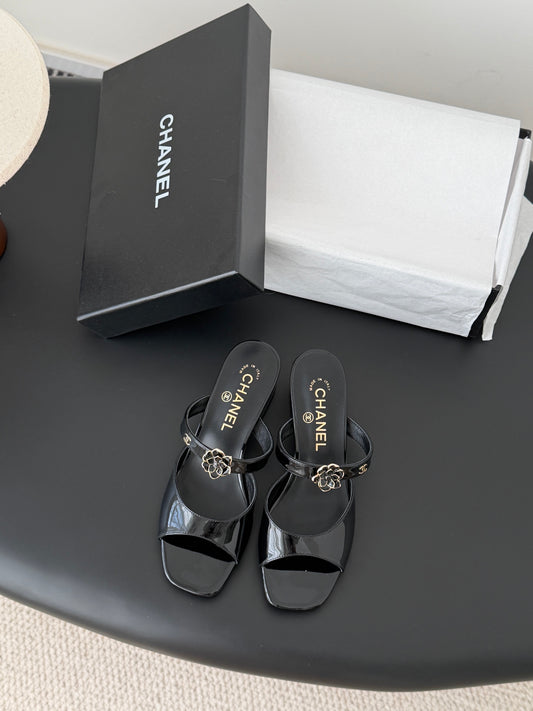 Chan 26ss camellia leather sandals