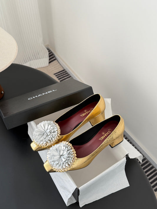 Chan 26K camellia flower chunky heels