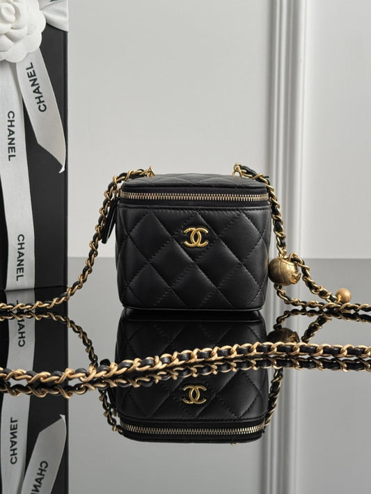 Chan chain shoulder bag with gold ball charm