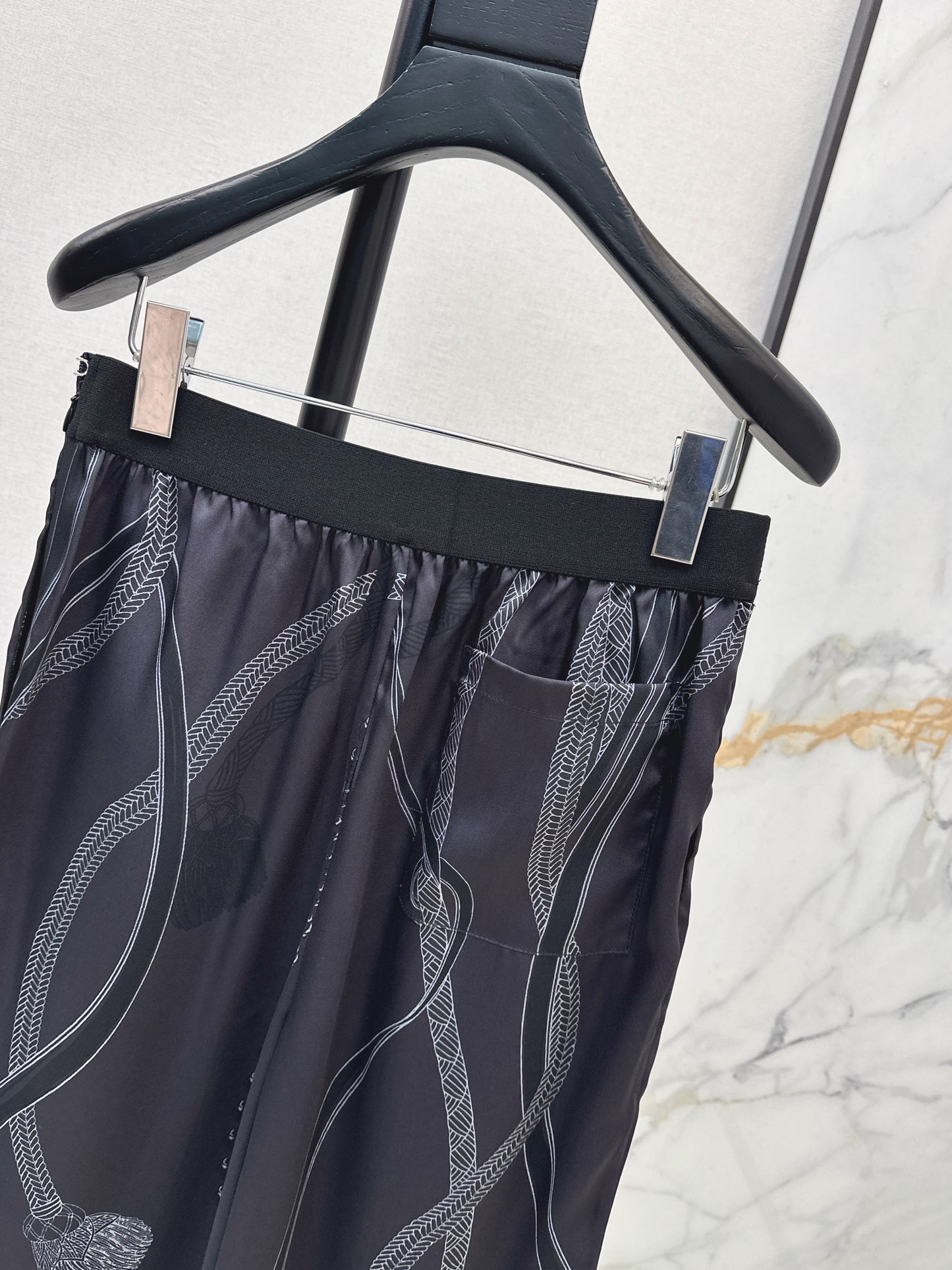 Herm 26ss print silk straight pants