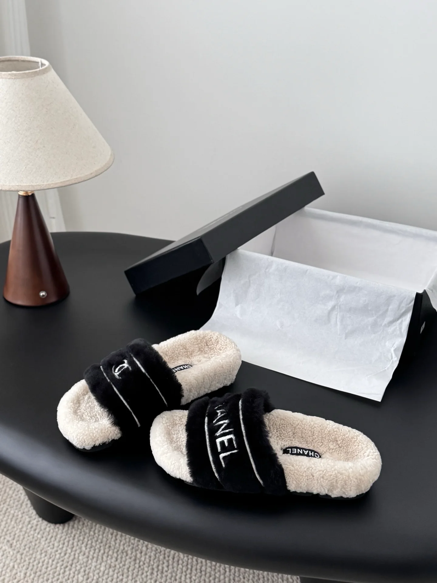 Chan 25fw fluffy slipper