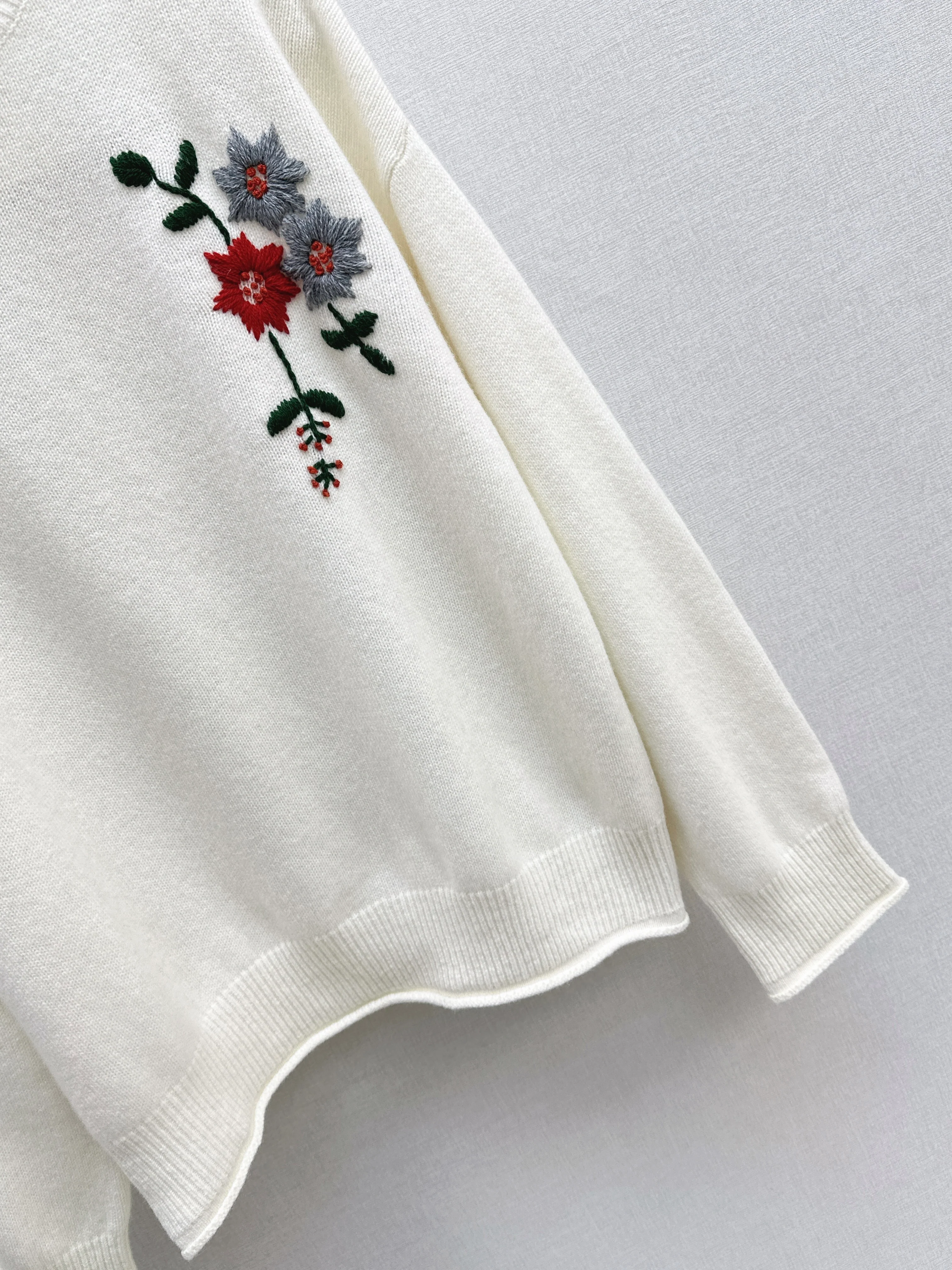 Es 26ss embroidery sweater