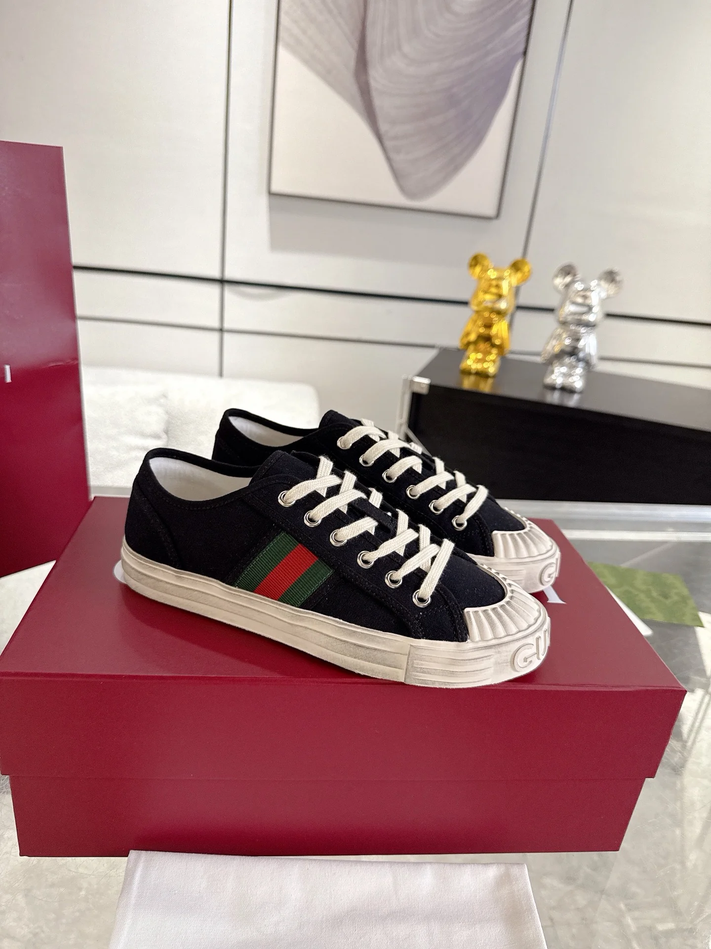 Guc sneakers