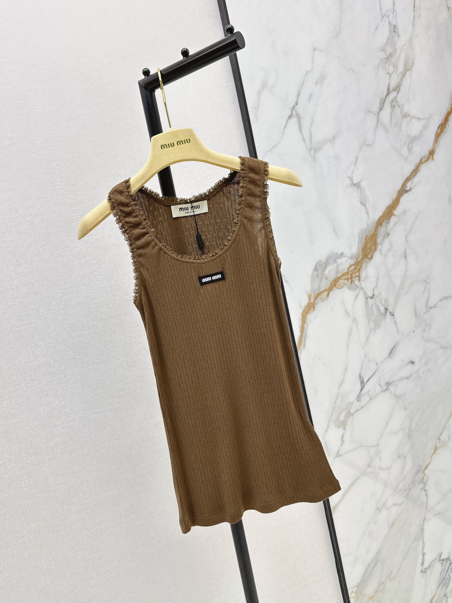 Miu 26ss lace ruffle vest