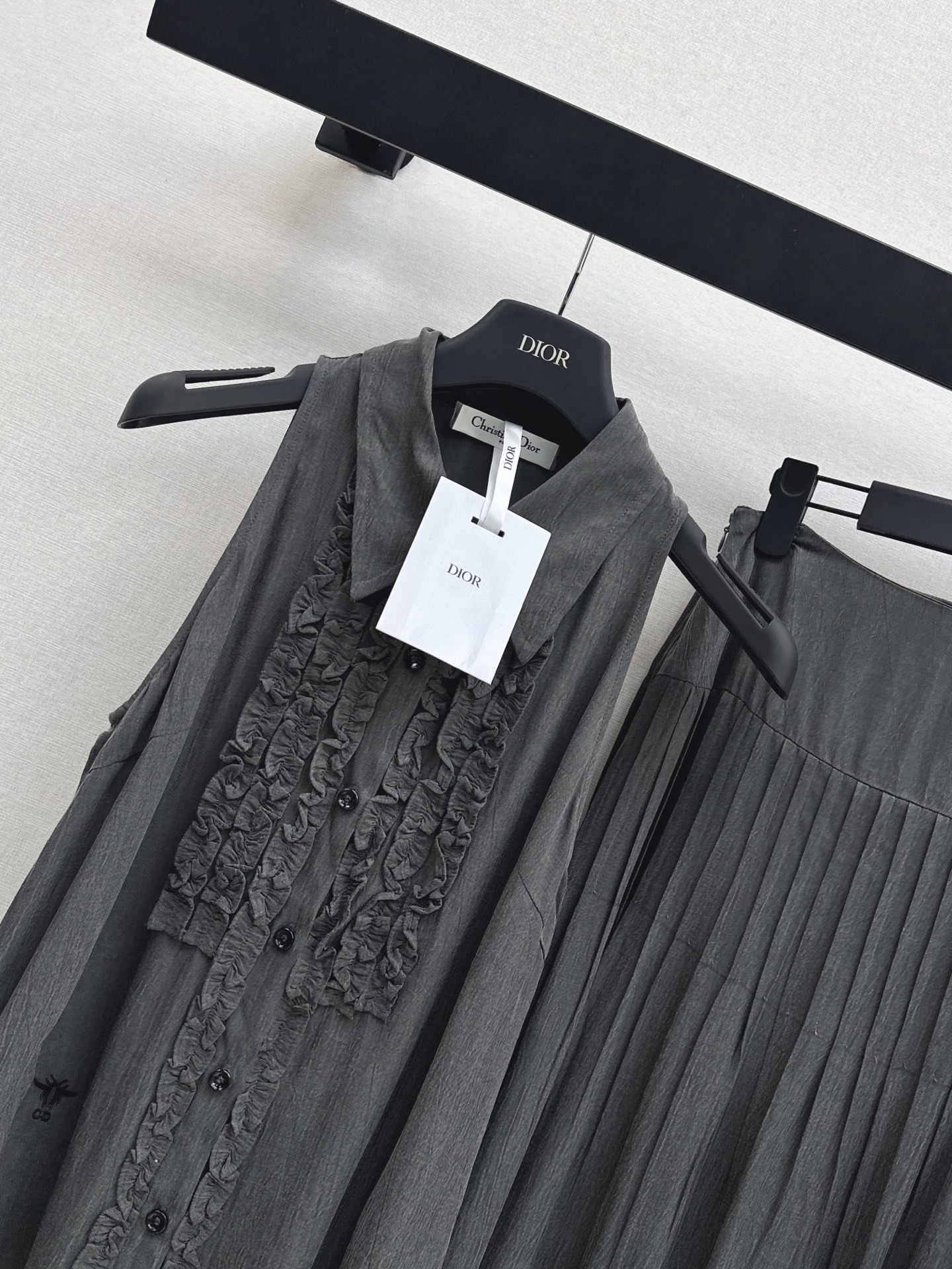 CD 26ss sleeveless shirt skirt set