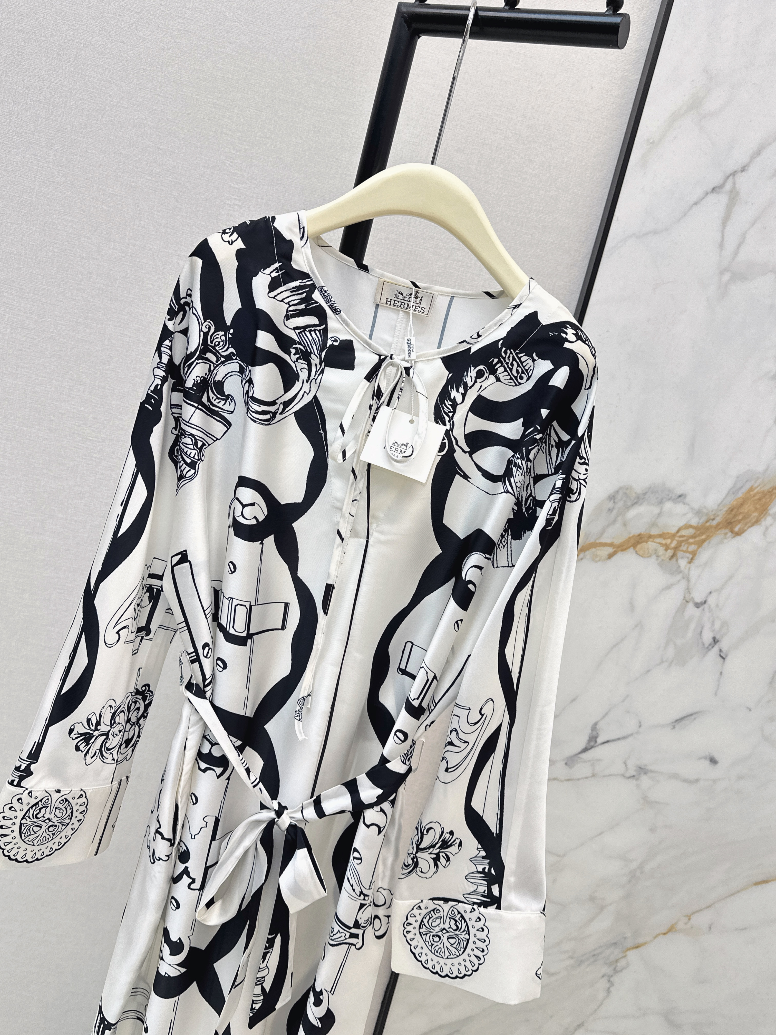 Her 26ss dolman sleeve silk dress