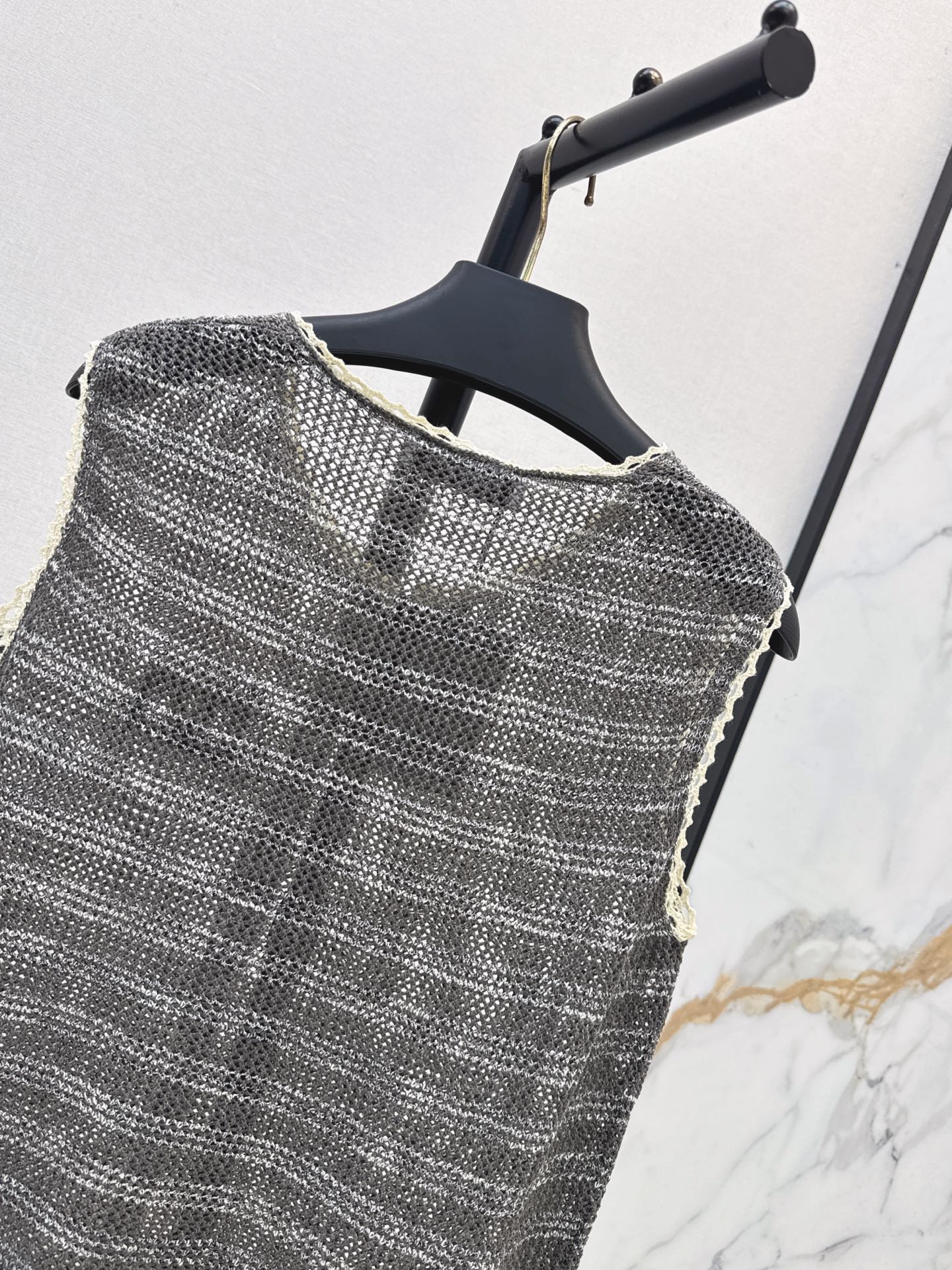Valen 26ss stripe knit vest