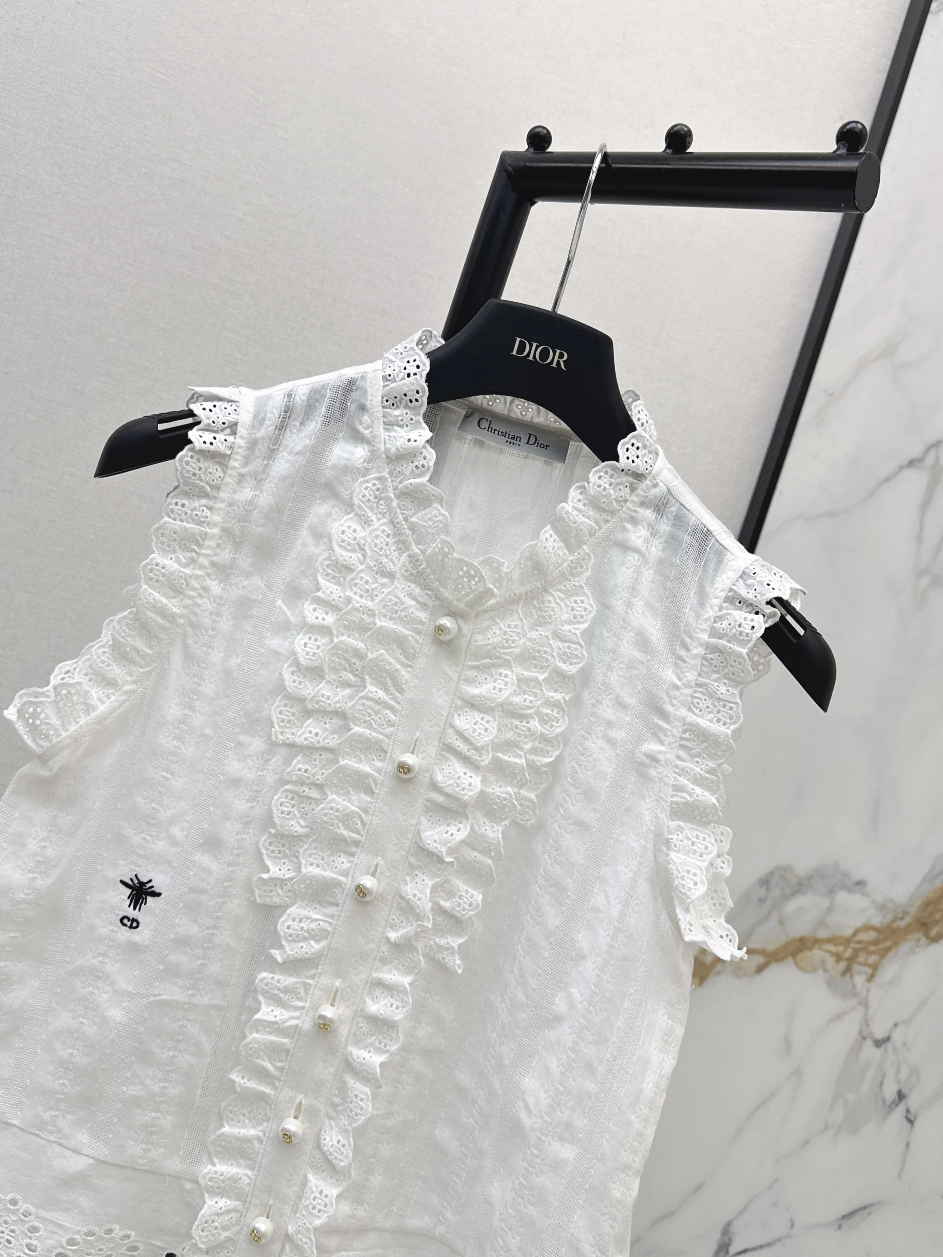 CD 26ss reffle sleeveless shirt
