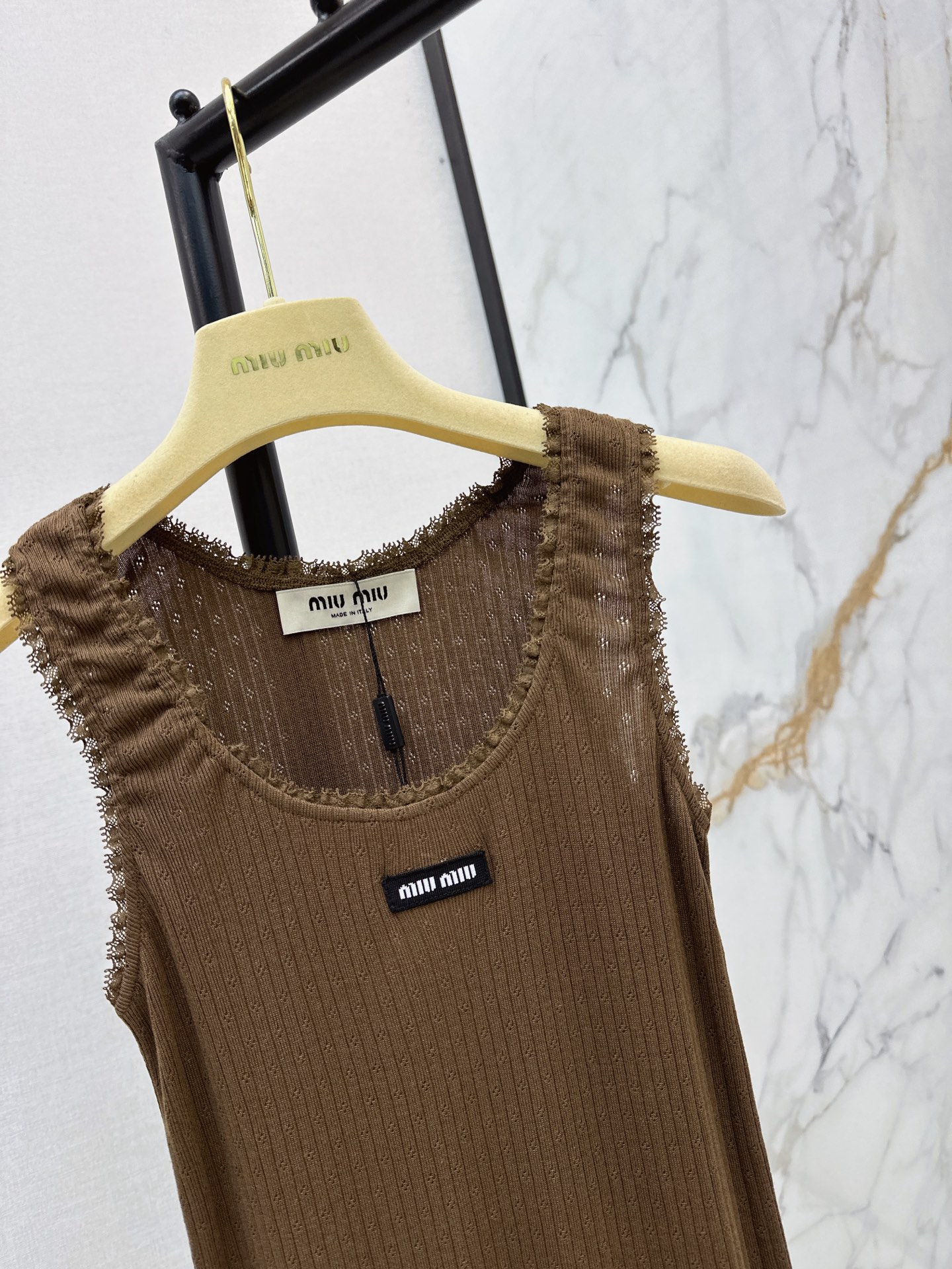 Miu 26ss lace ruffle vest