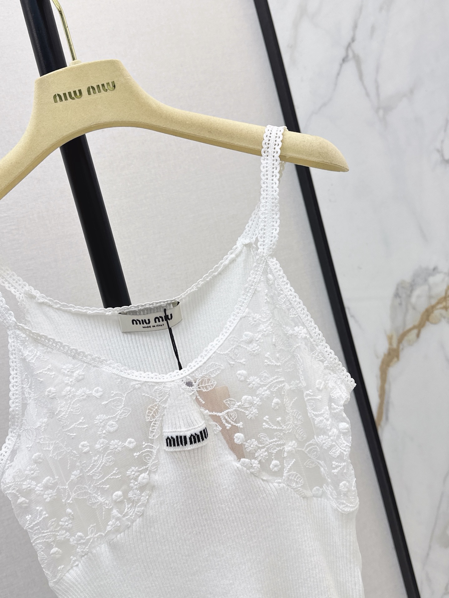 Miu 26ss lace trim camisole