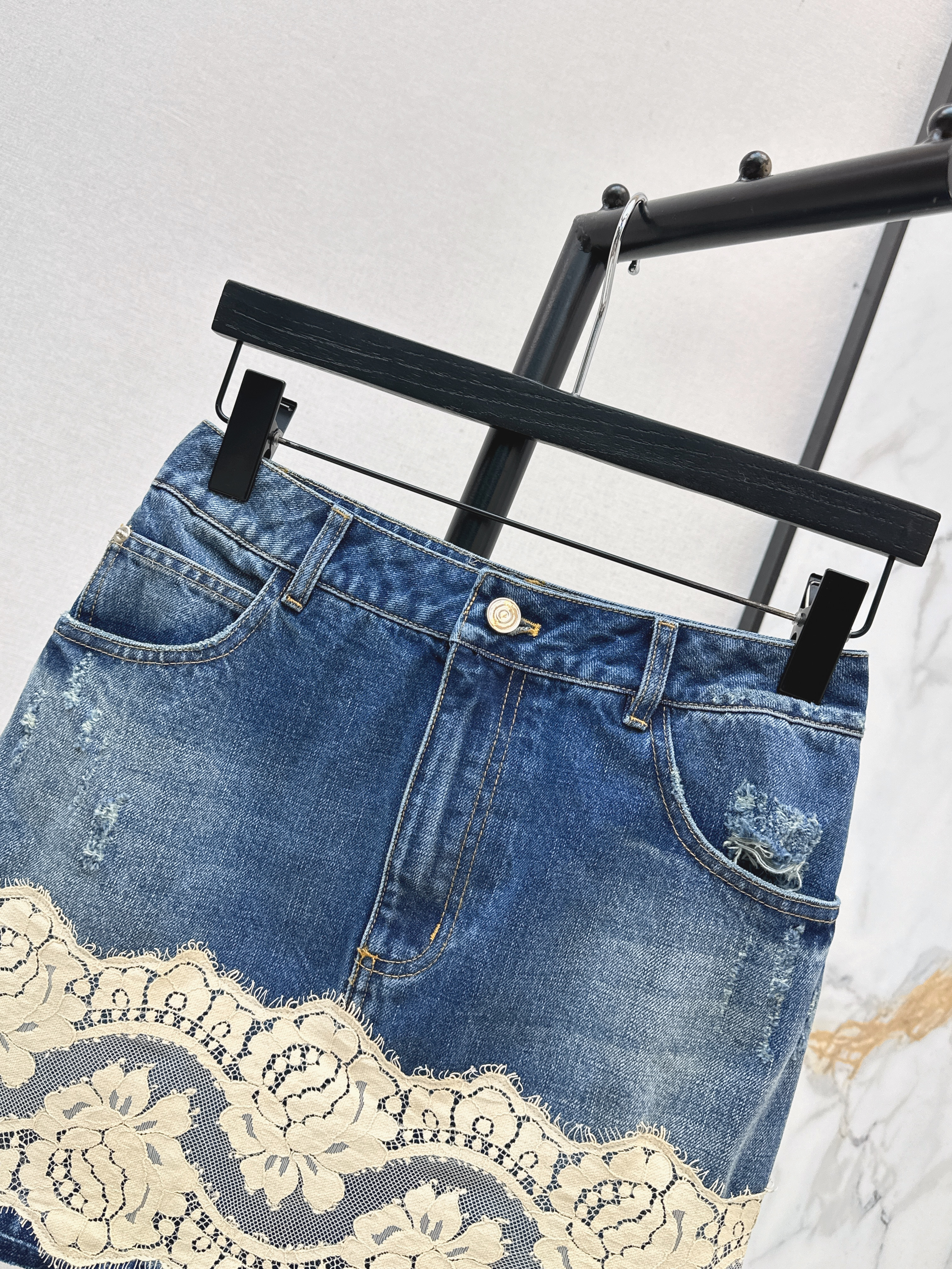 Dolc 26ss lace contract denim skirt