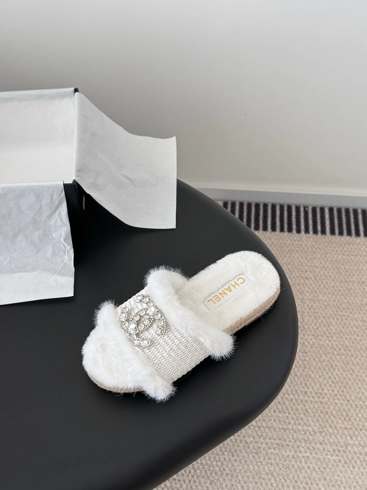 Chan 25fw fluffy slippers