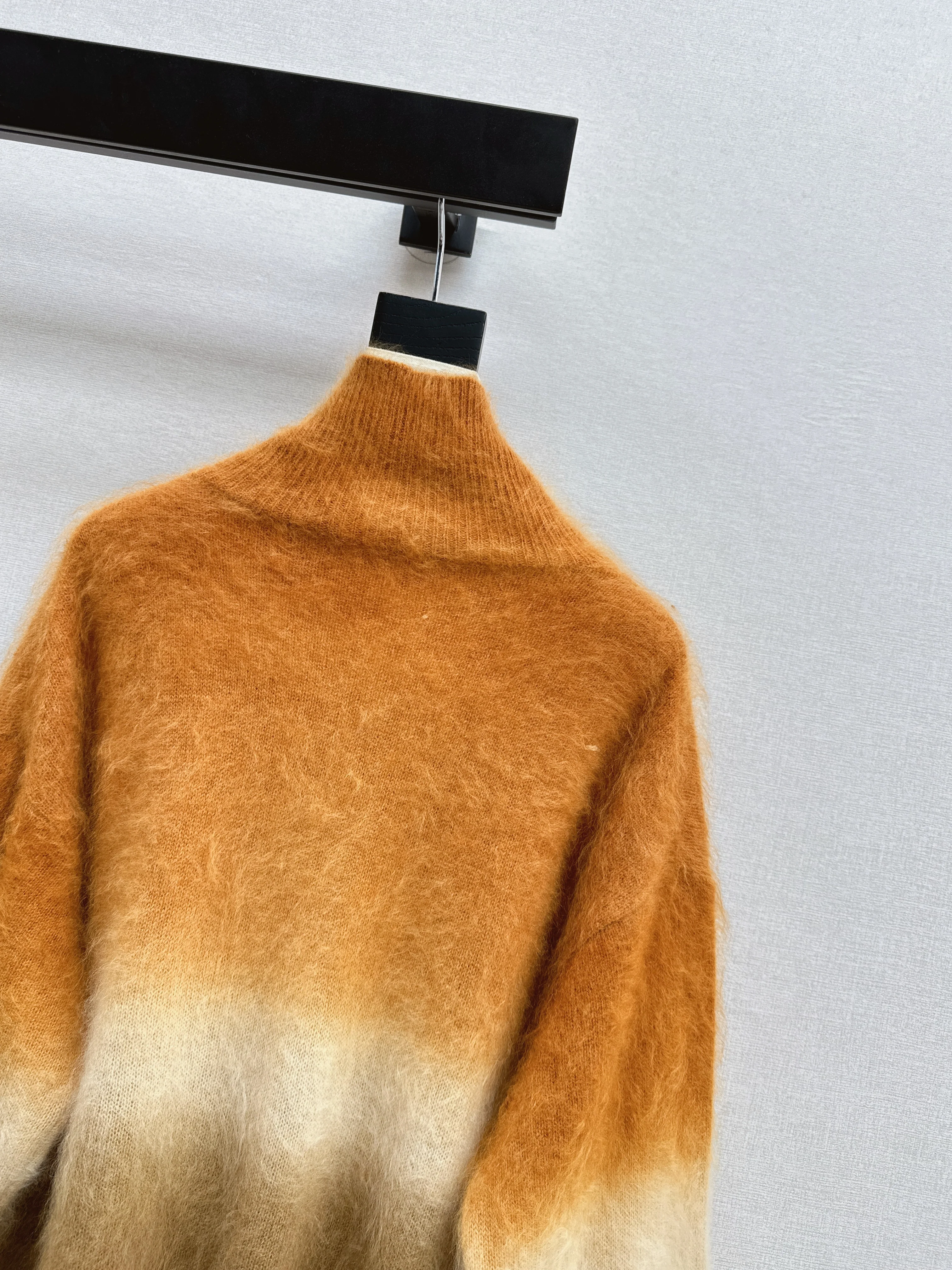 Max 26ss gradient colors sweater