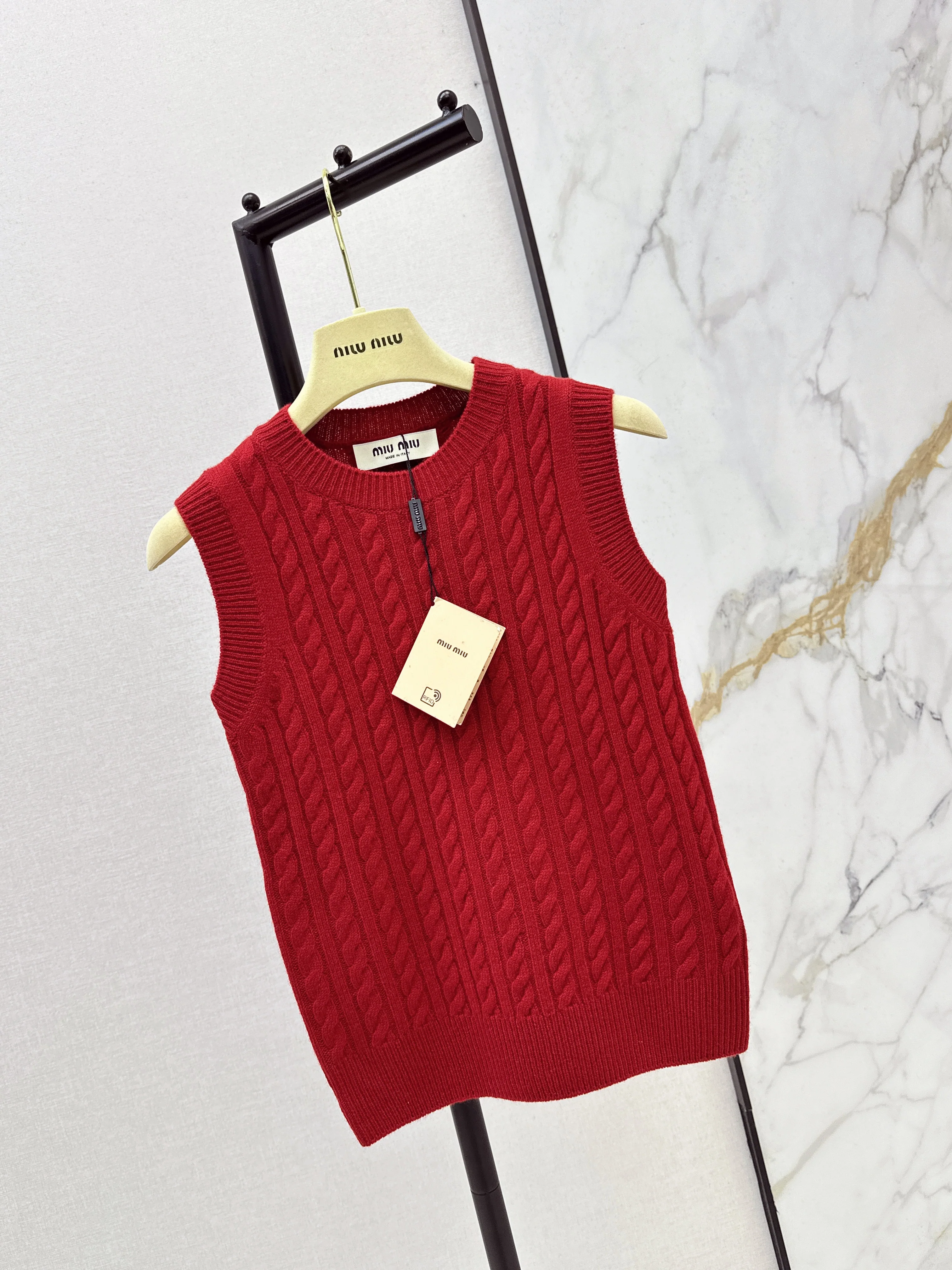 Miu 26ss sleeveless knit vest