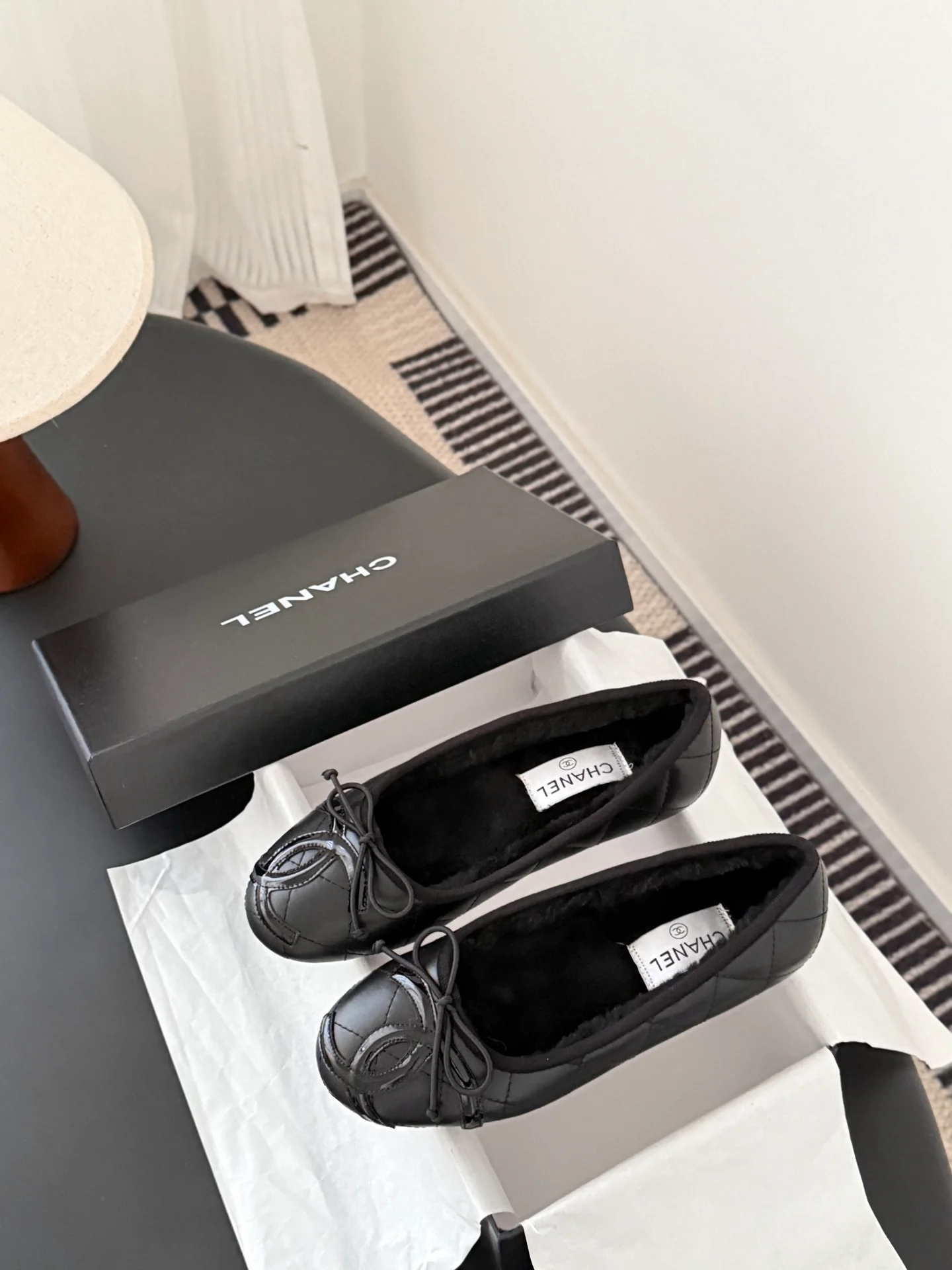 Chan 25fw fleece lined flats