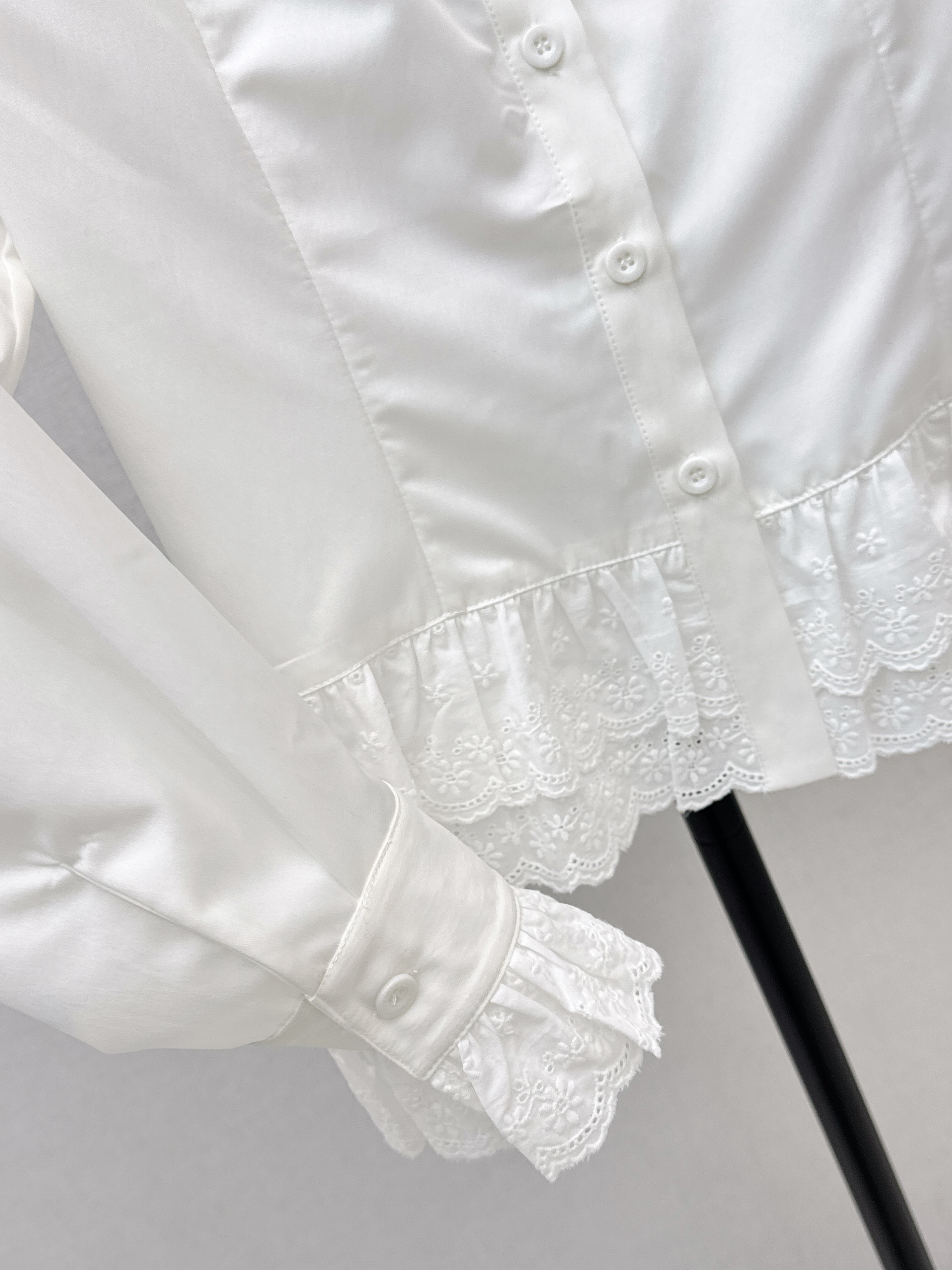 Miu 26ss lace contract shirts