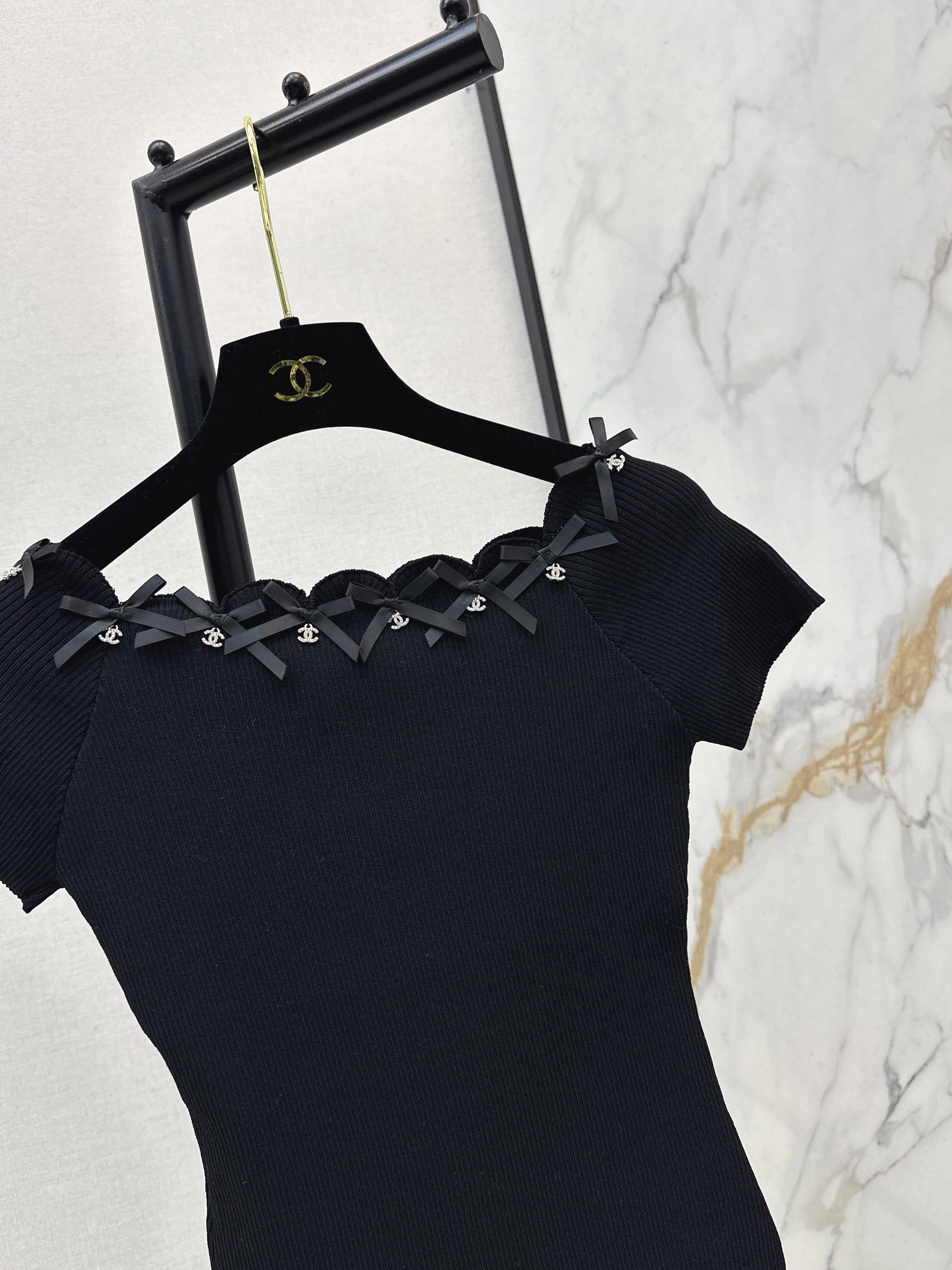 Chan 26ss off shoulder top