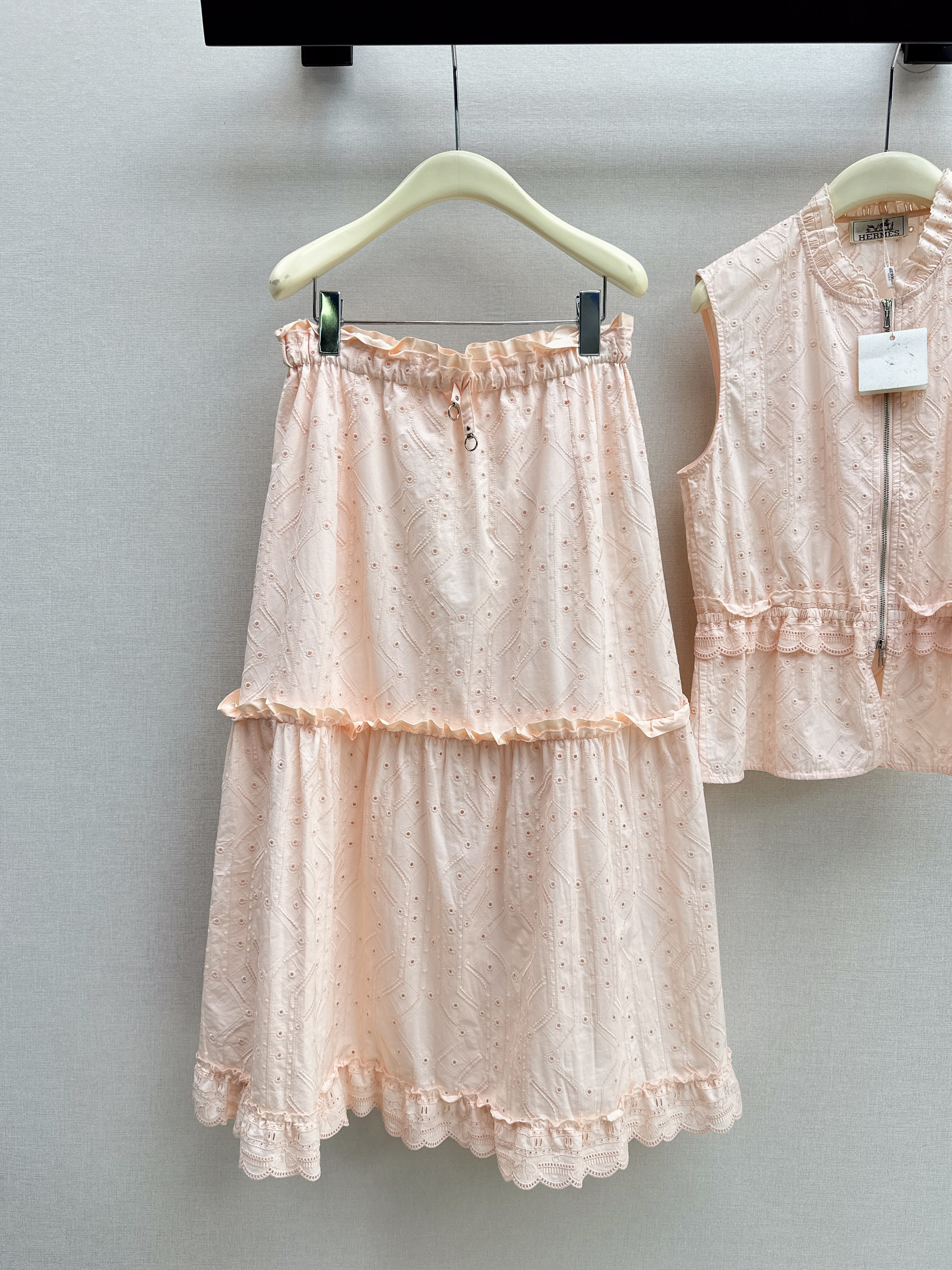 Herm 26ss embroidert vest skirt set