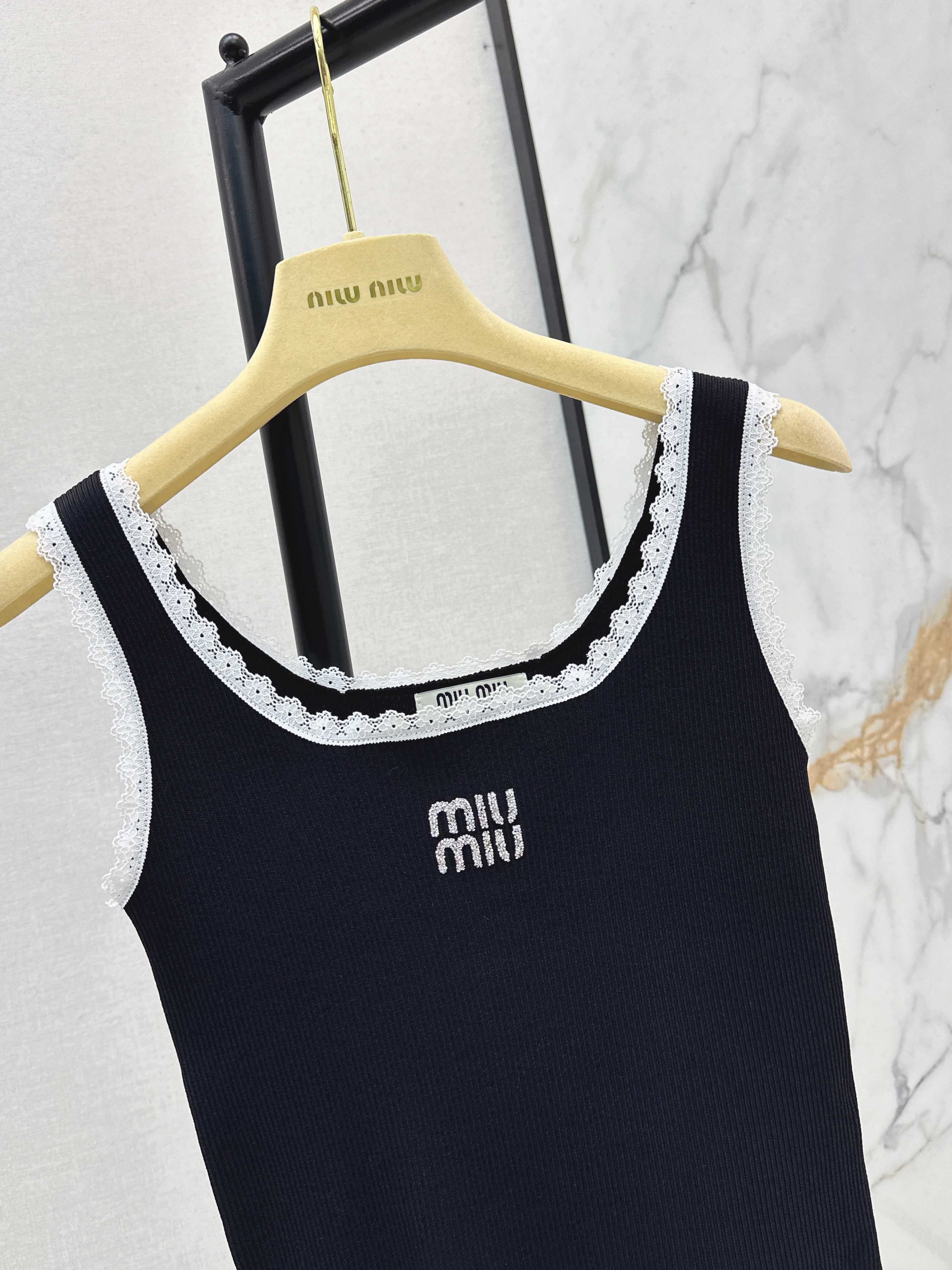 Miu 26ss lace knit vest