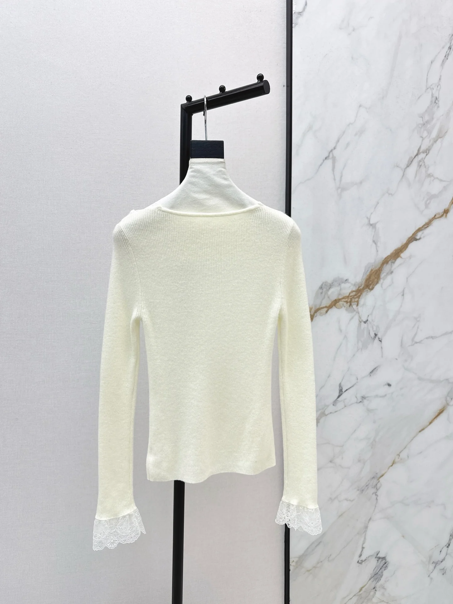 Miu 25fw lace base layer