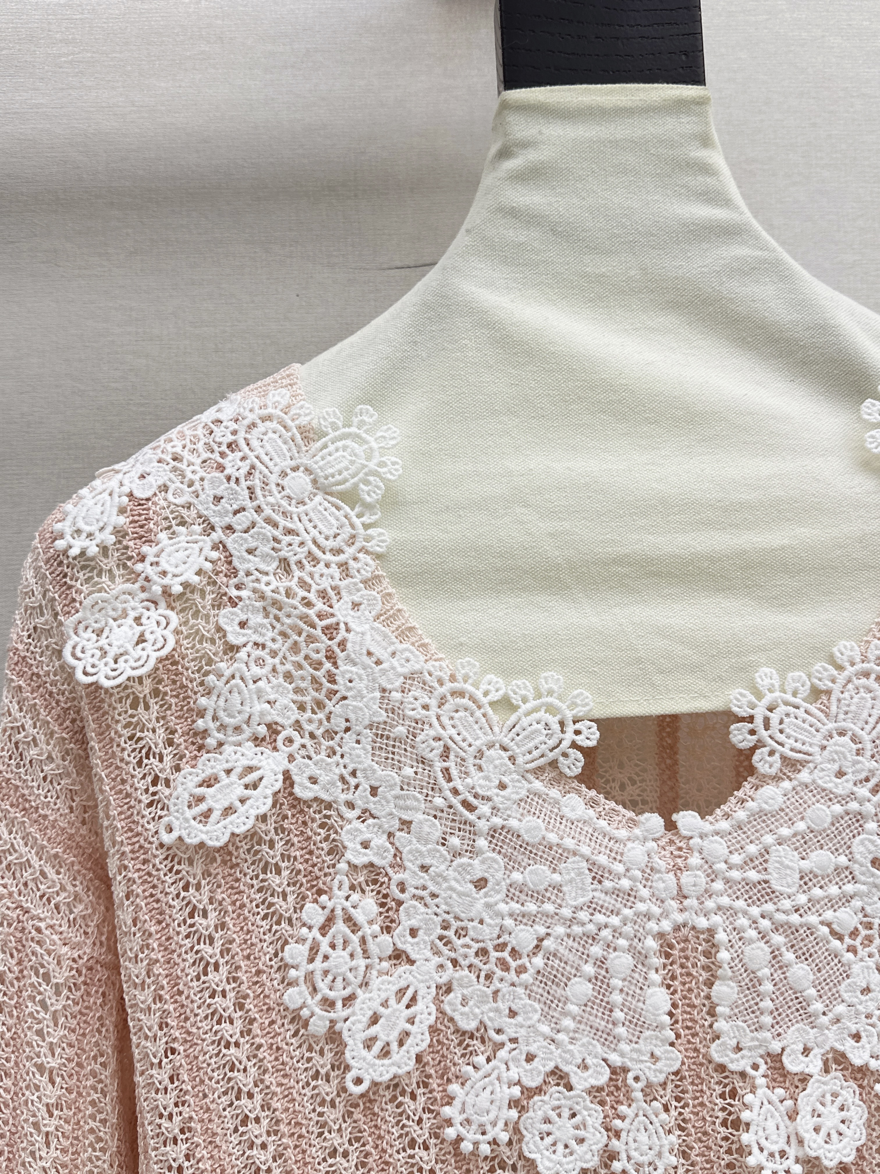 ES 26ss lace hollow sweater