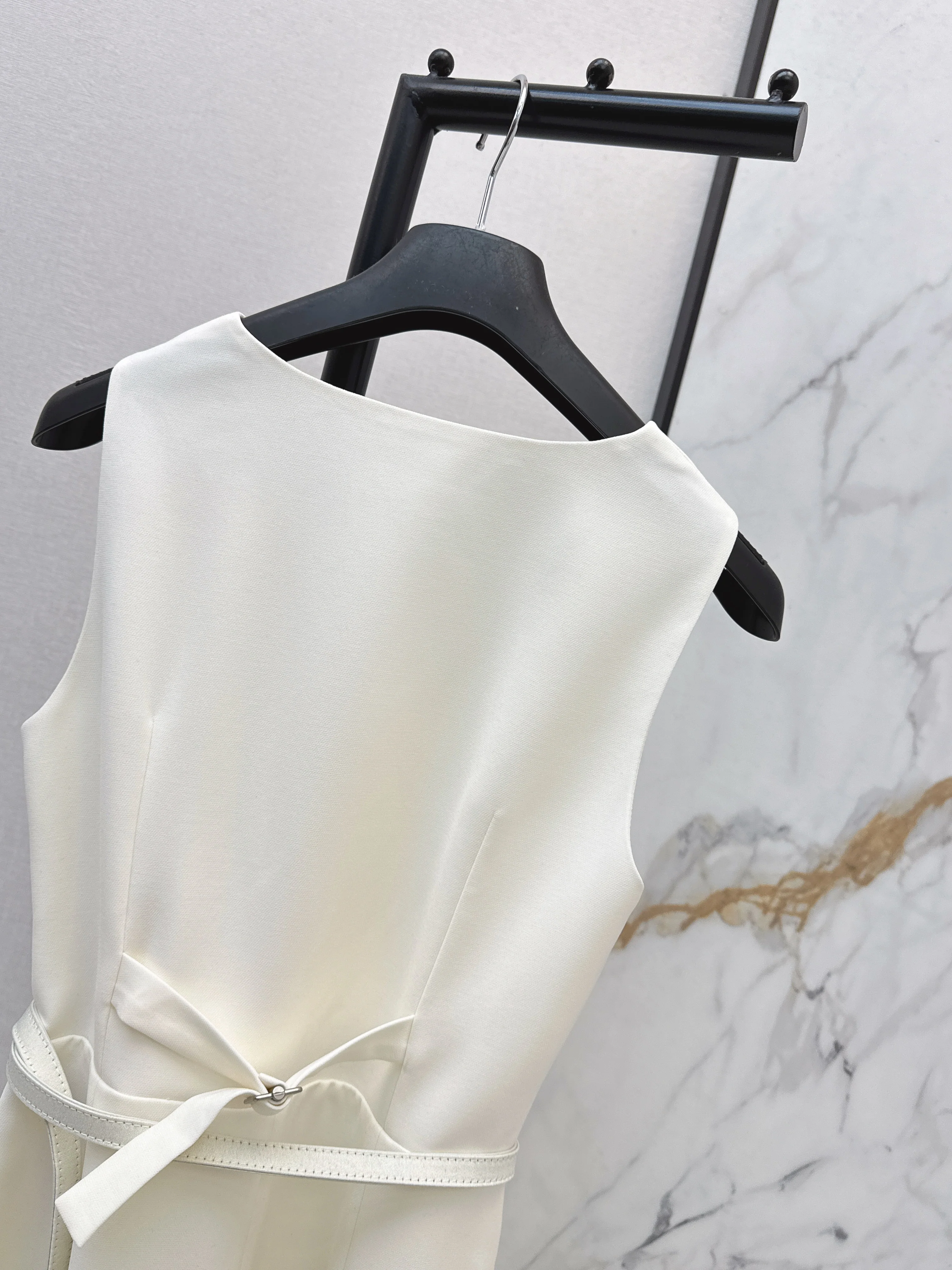 CD 26ss sleeveless back-bow cocktail dress