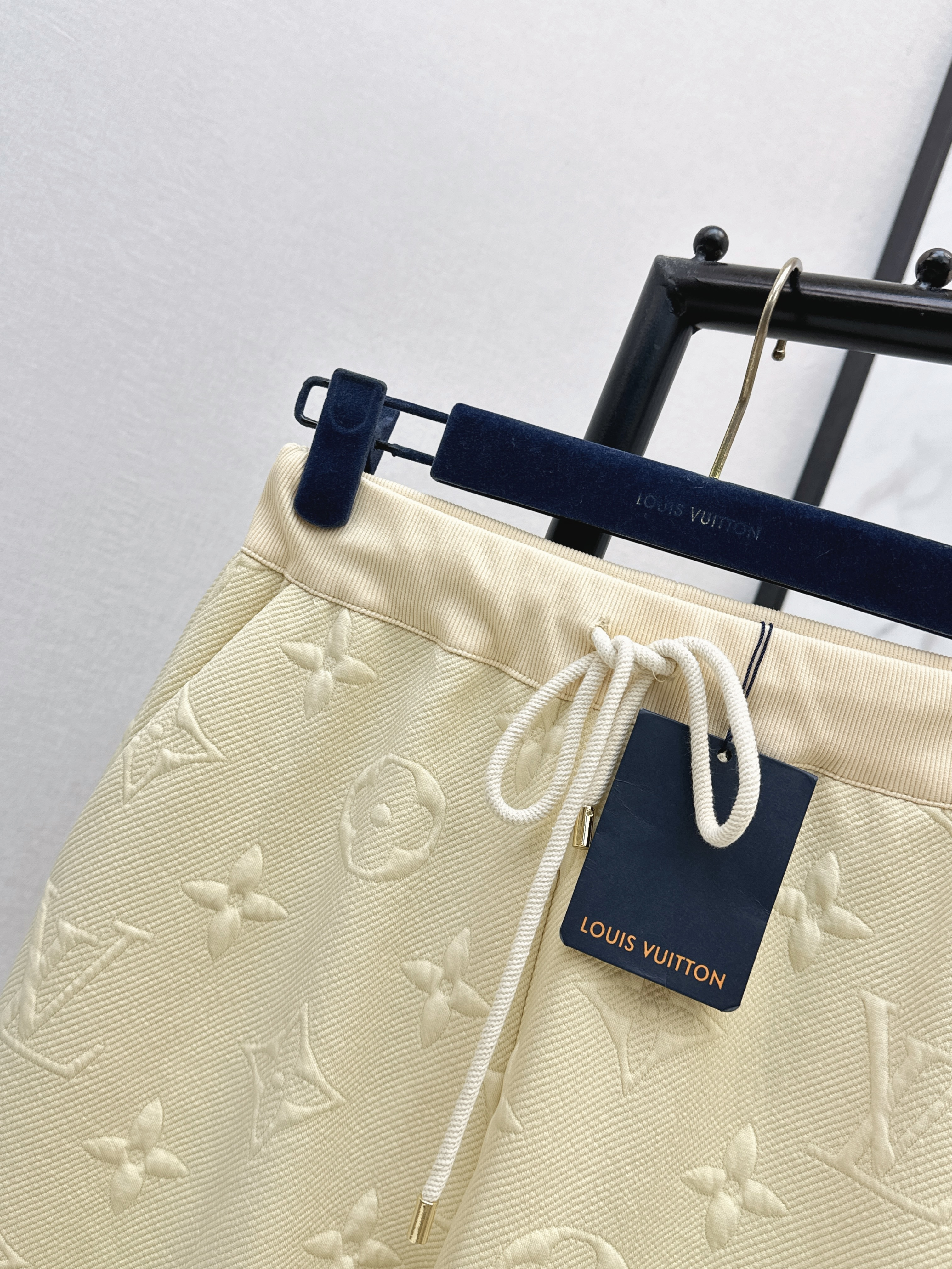 Loui 26ss embossed pants