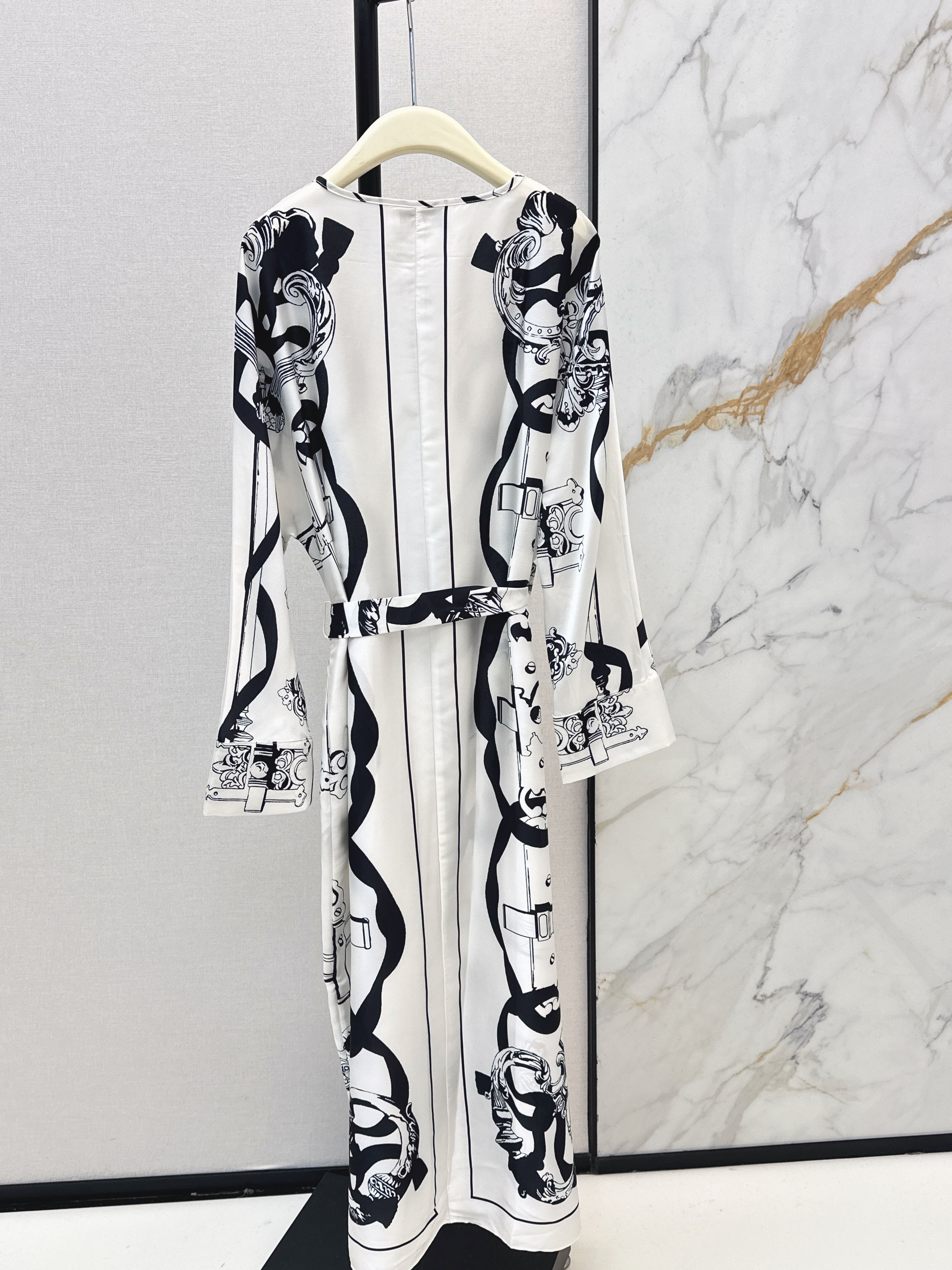 Her 26ss dolman sleeve silk dress