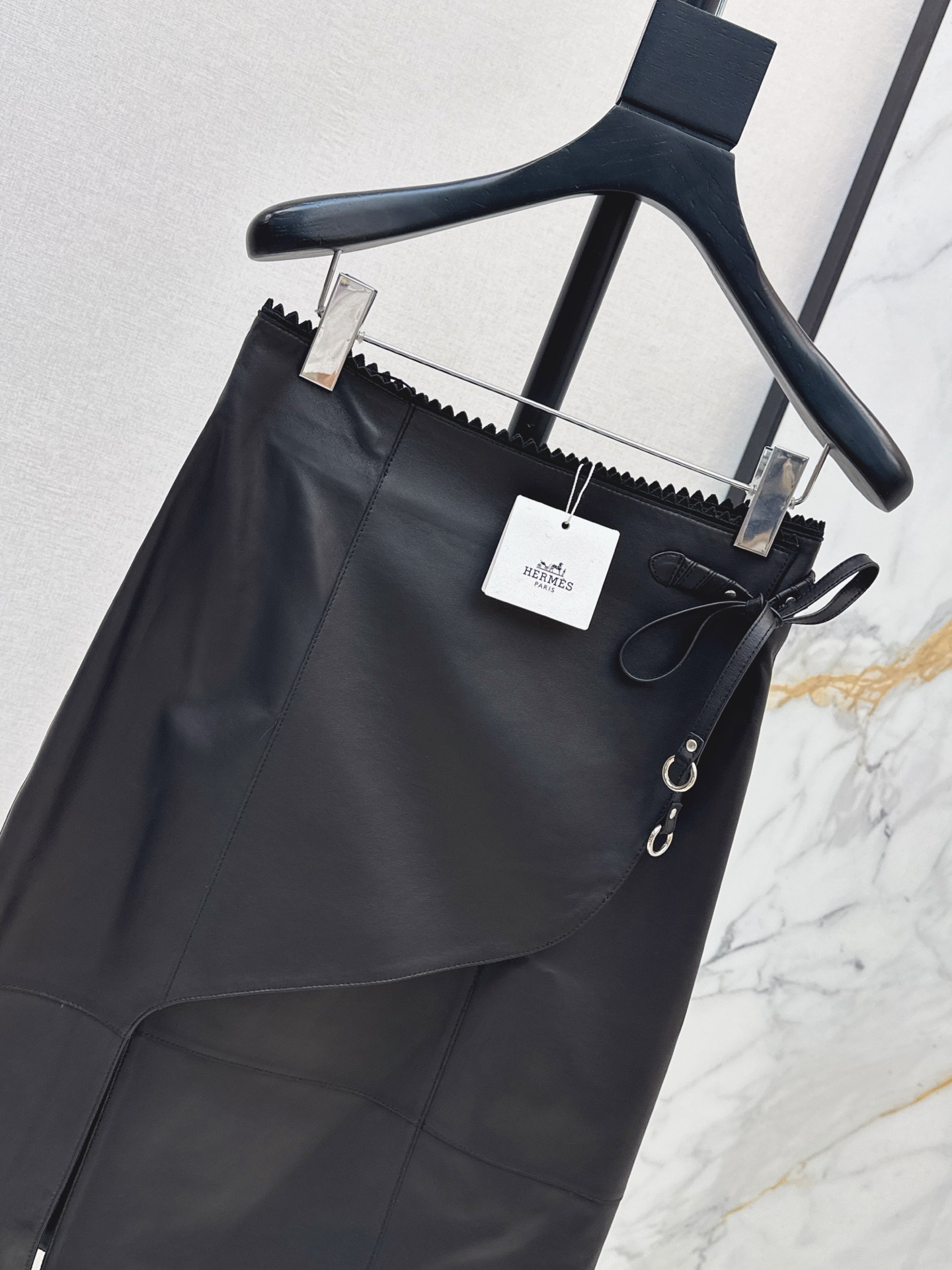 Her 26ss slit skirt