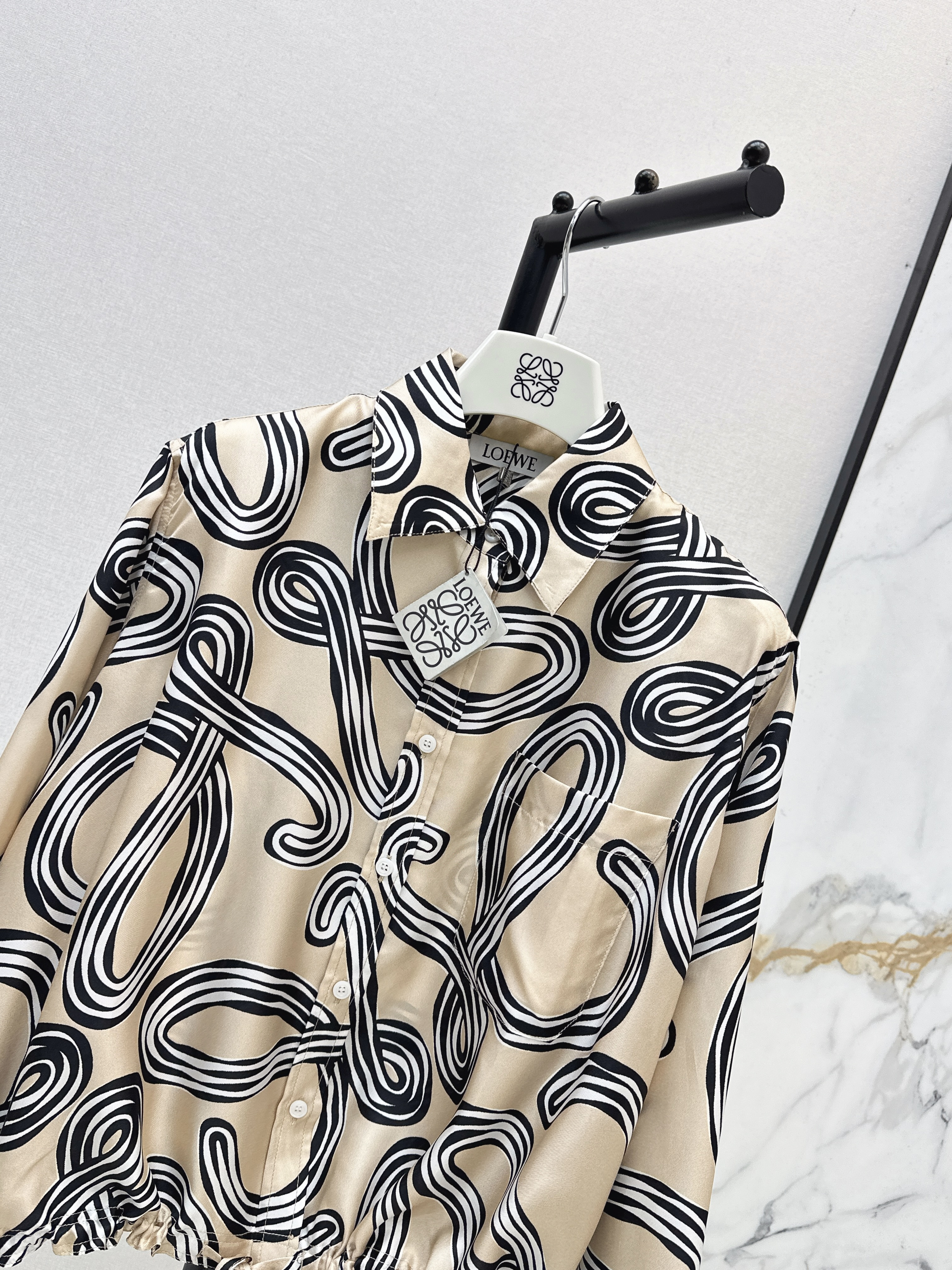 Loe 26ss print silk drawstring shirt