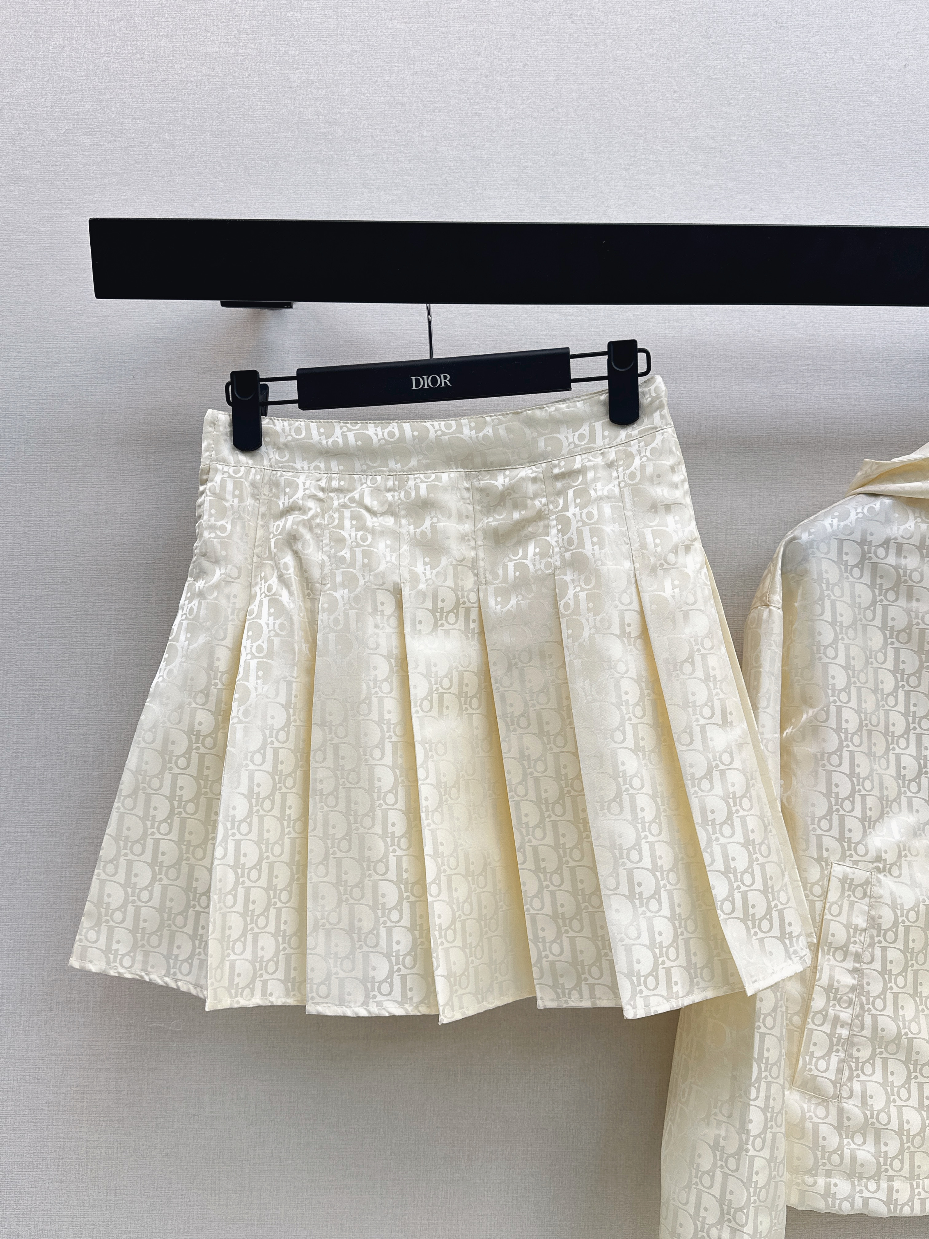 CD 26ss jacquard hooded jacket pleated skirt set