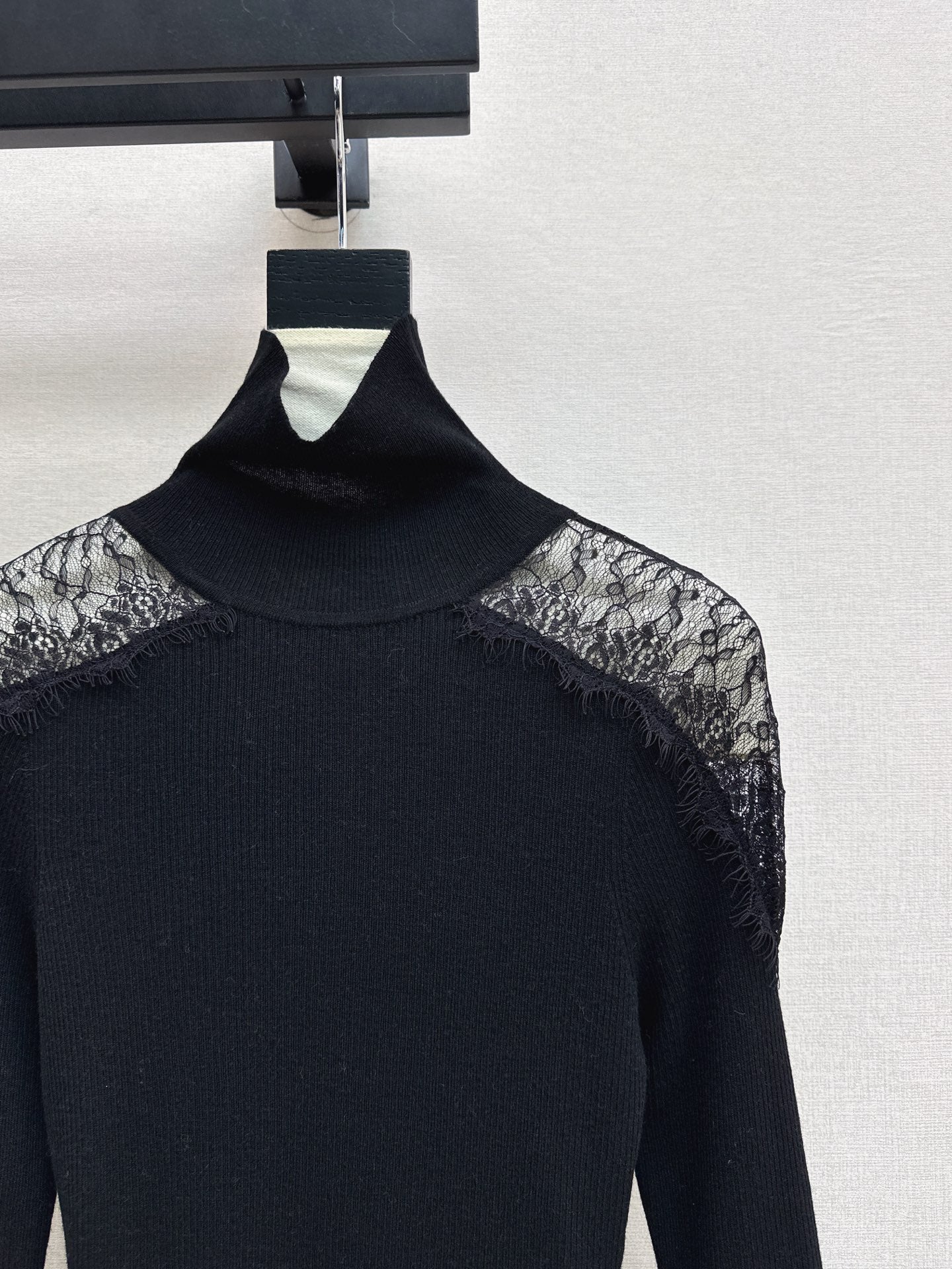 ES 25fw lace sweater