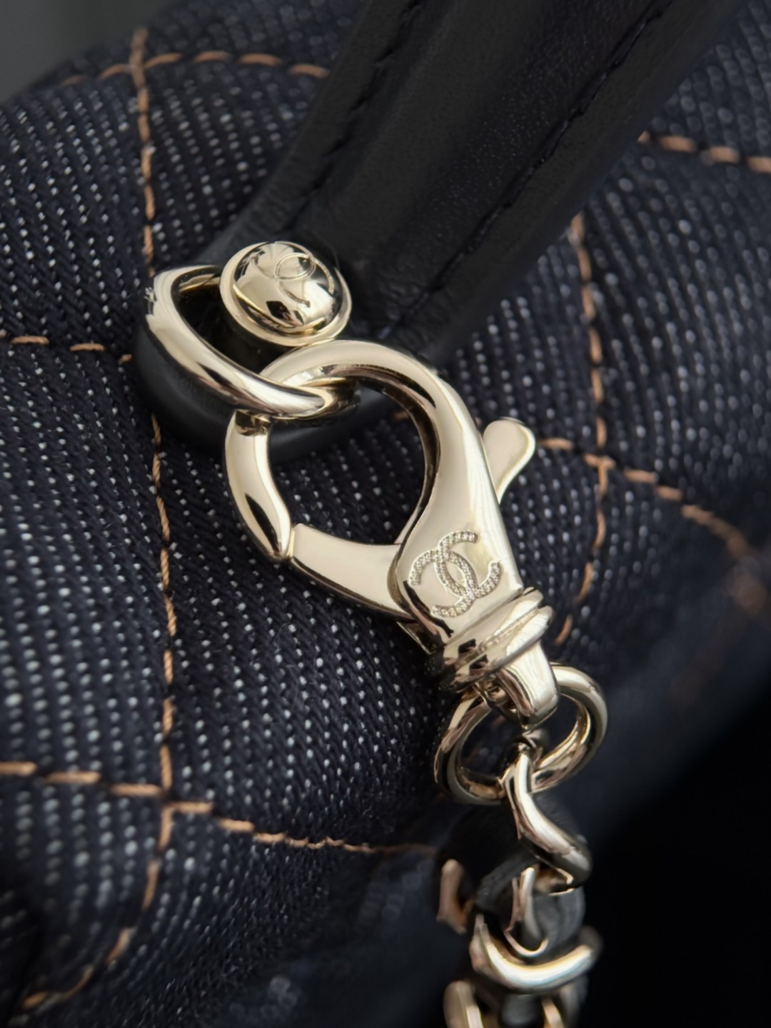 Chan 26P lp denim clutch with chain
