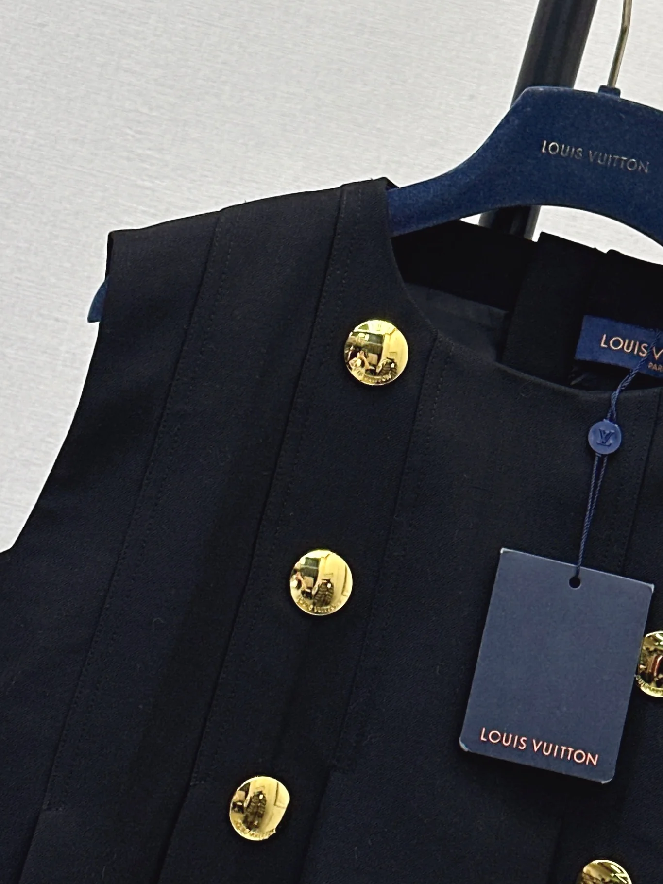 Louis 25fw pleated vest