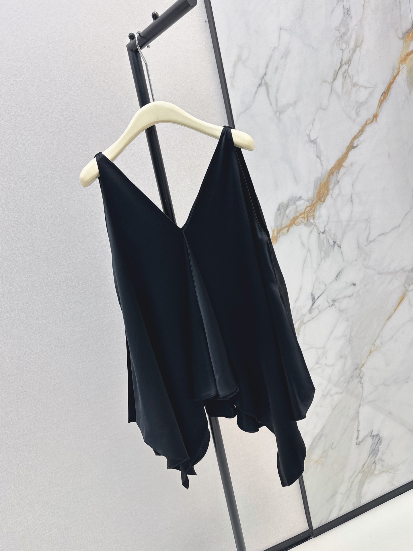 Row 26ss asymmetrical top