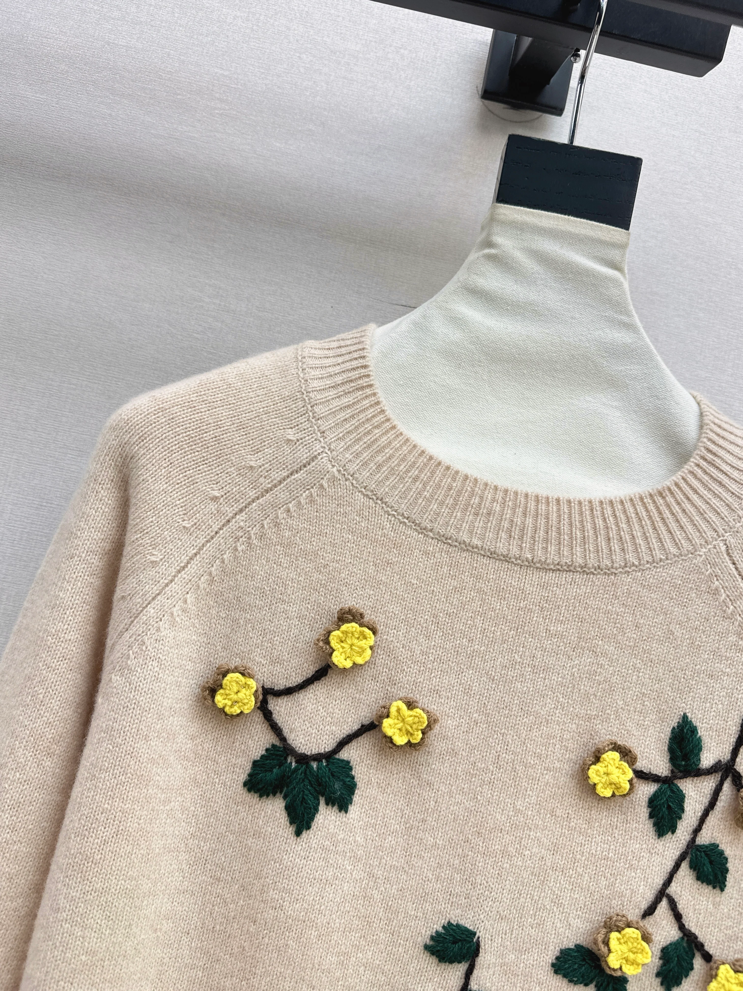 ES 26ss embroidery sweater