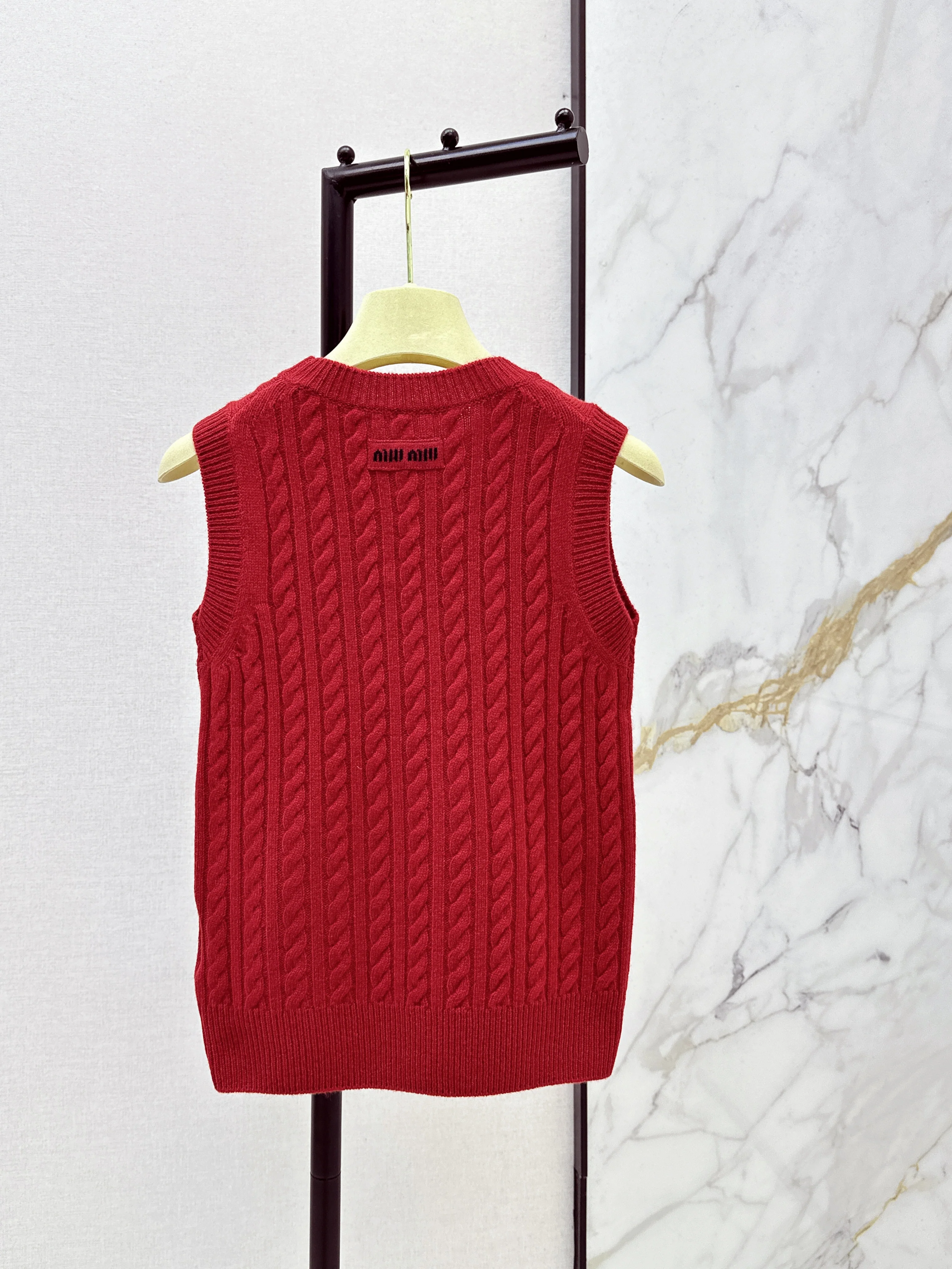 Miu 26ss sleeveless knit vest