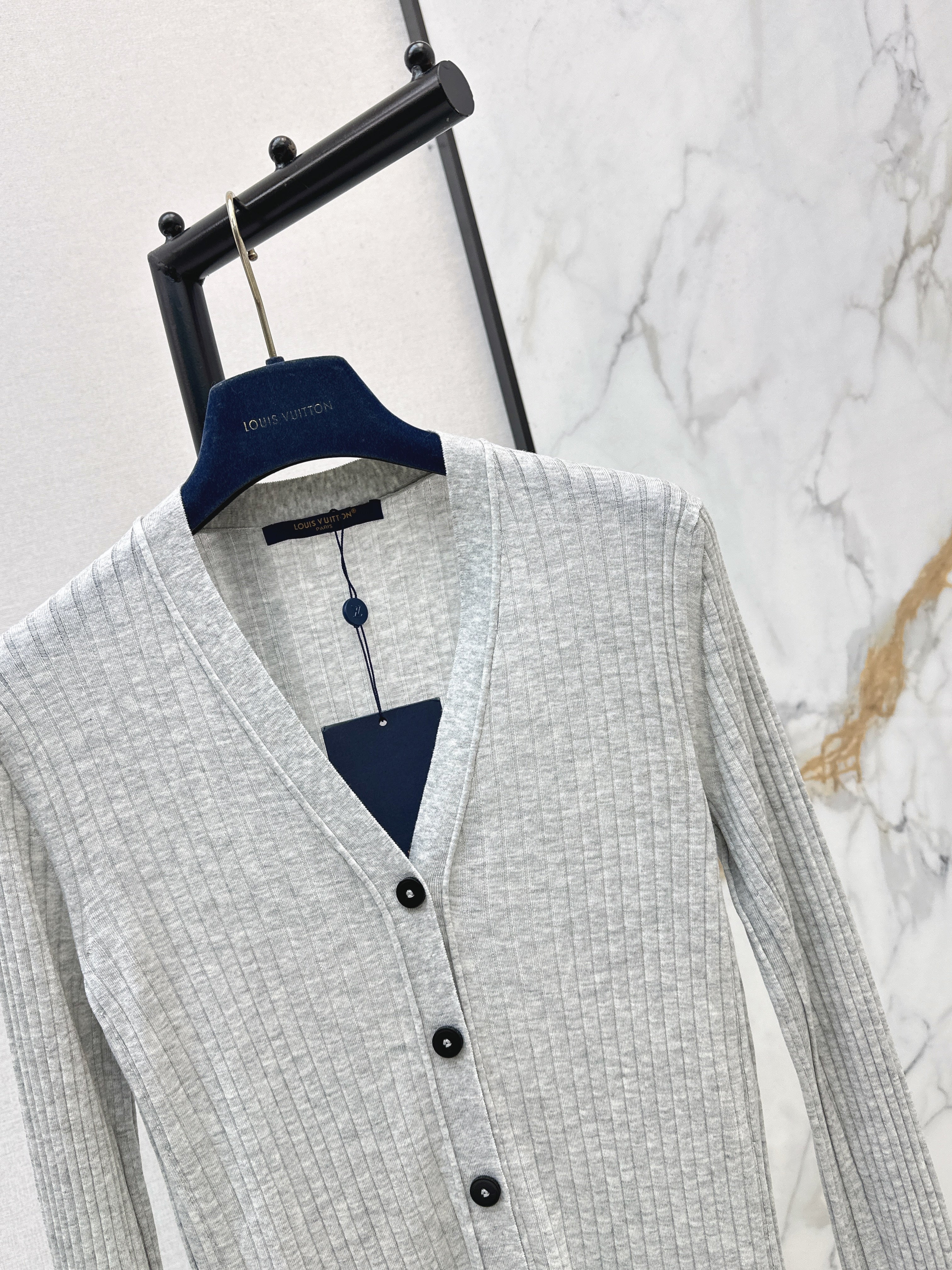 Louis 26ss v-neck cardigan