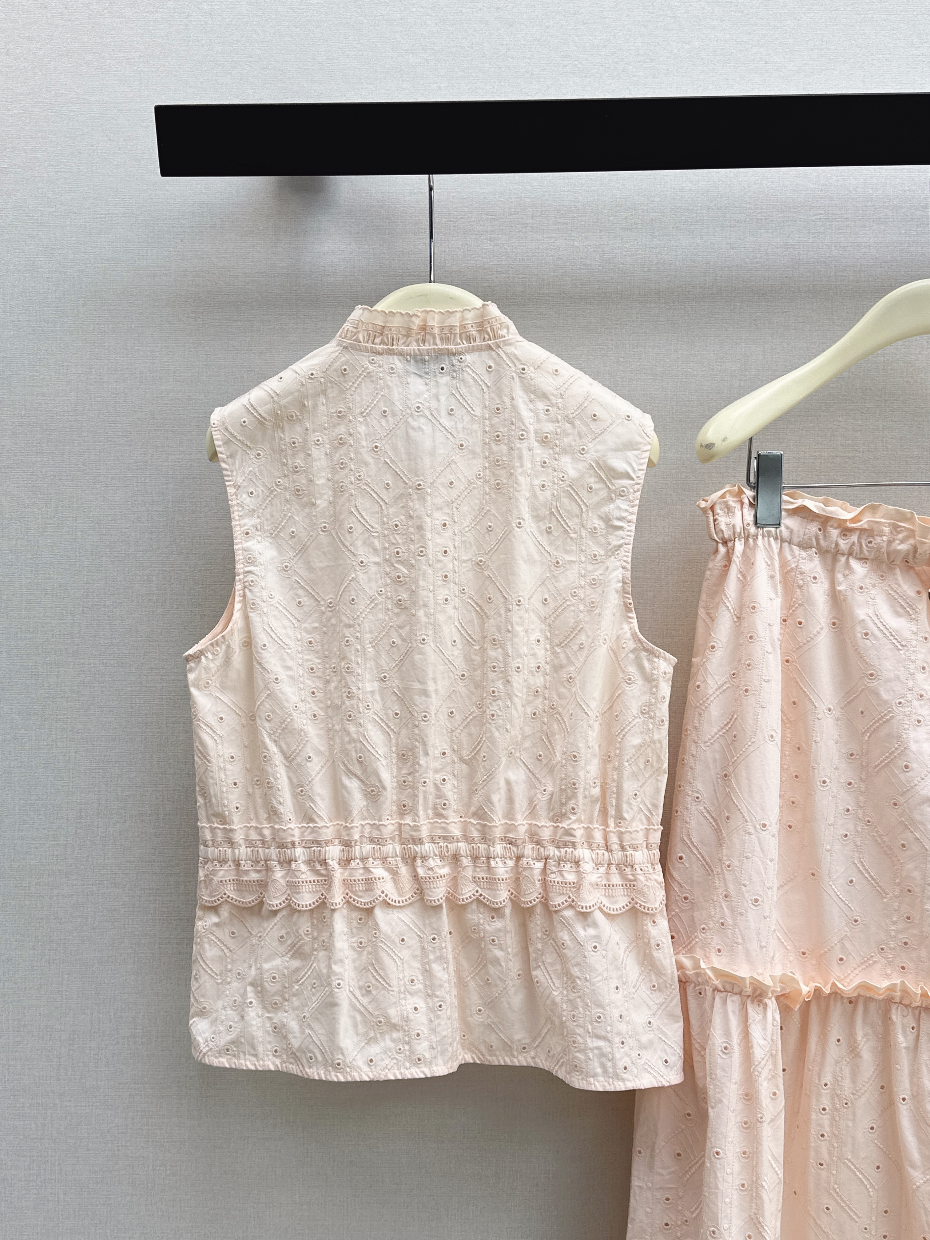 Herm 26ss embroidert vest skirt set