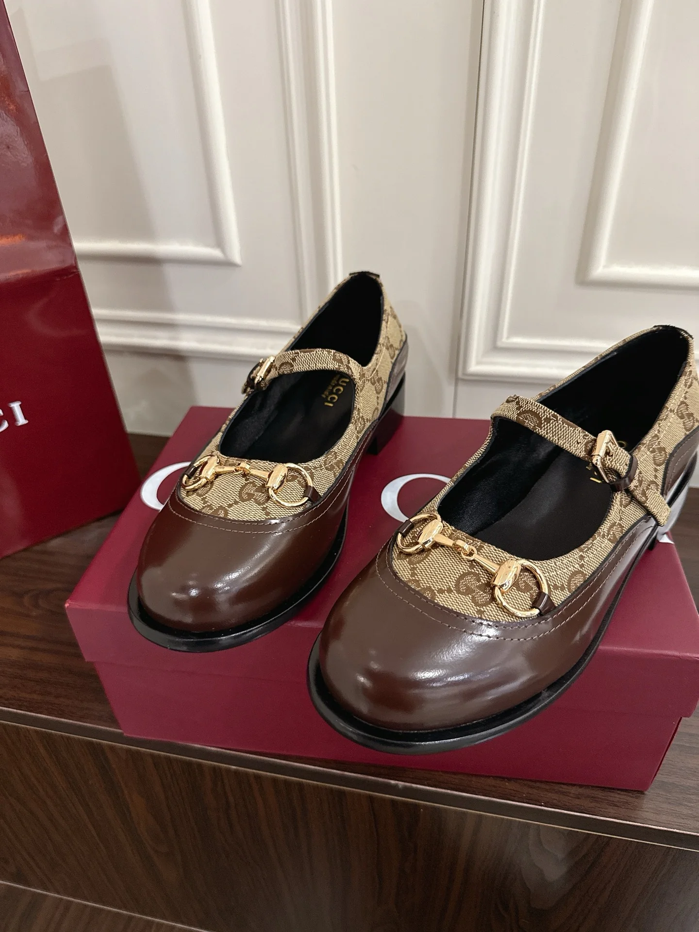 Guc 25fw mary jane flats