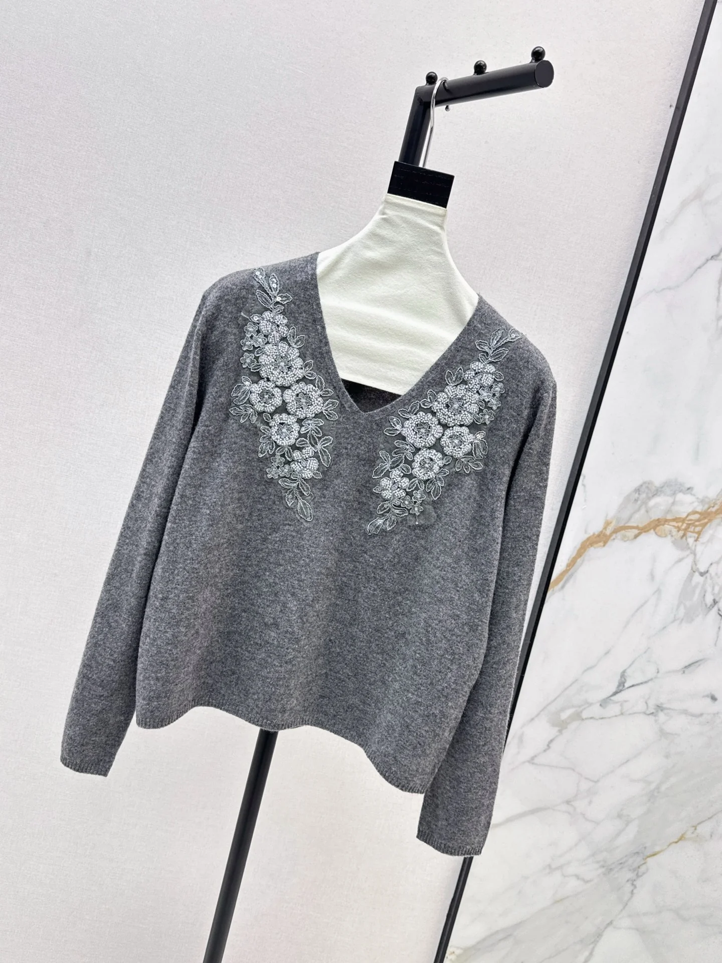 ES 25fw beading sweater