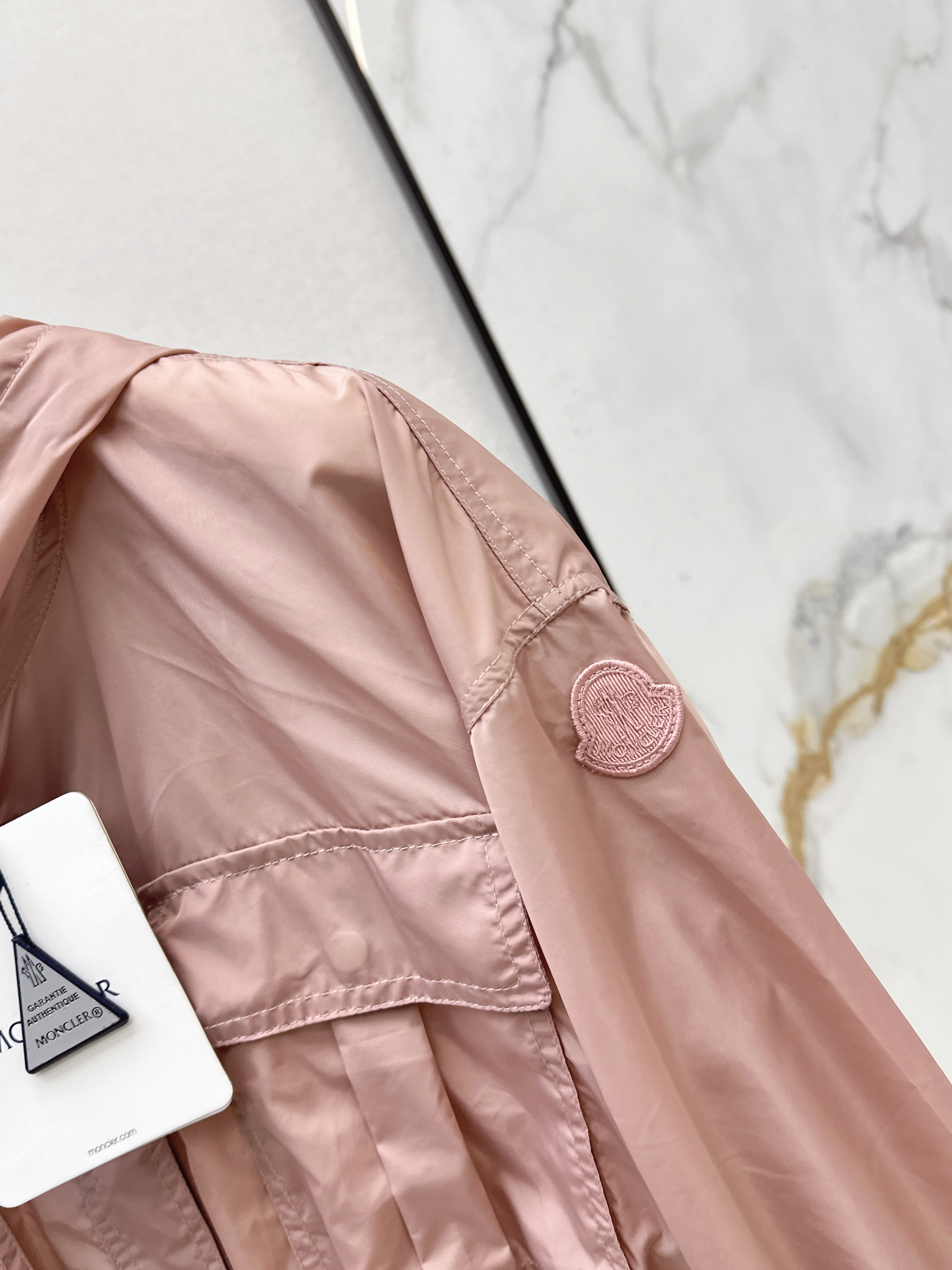 Monc 26ss hodded windbreaker