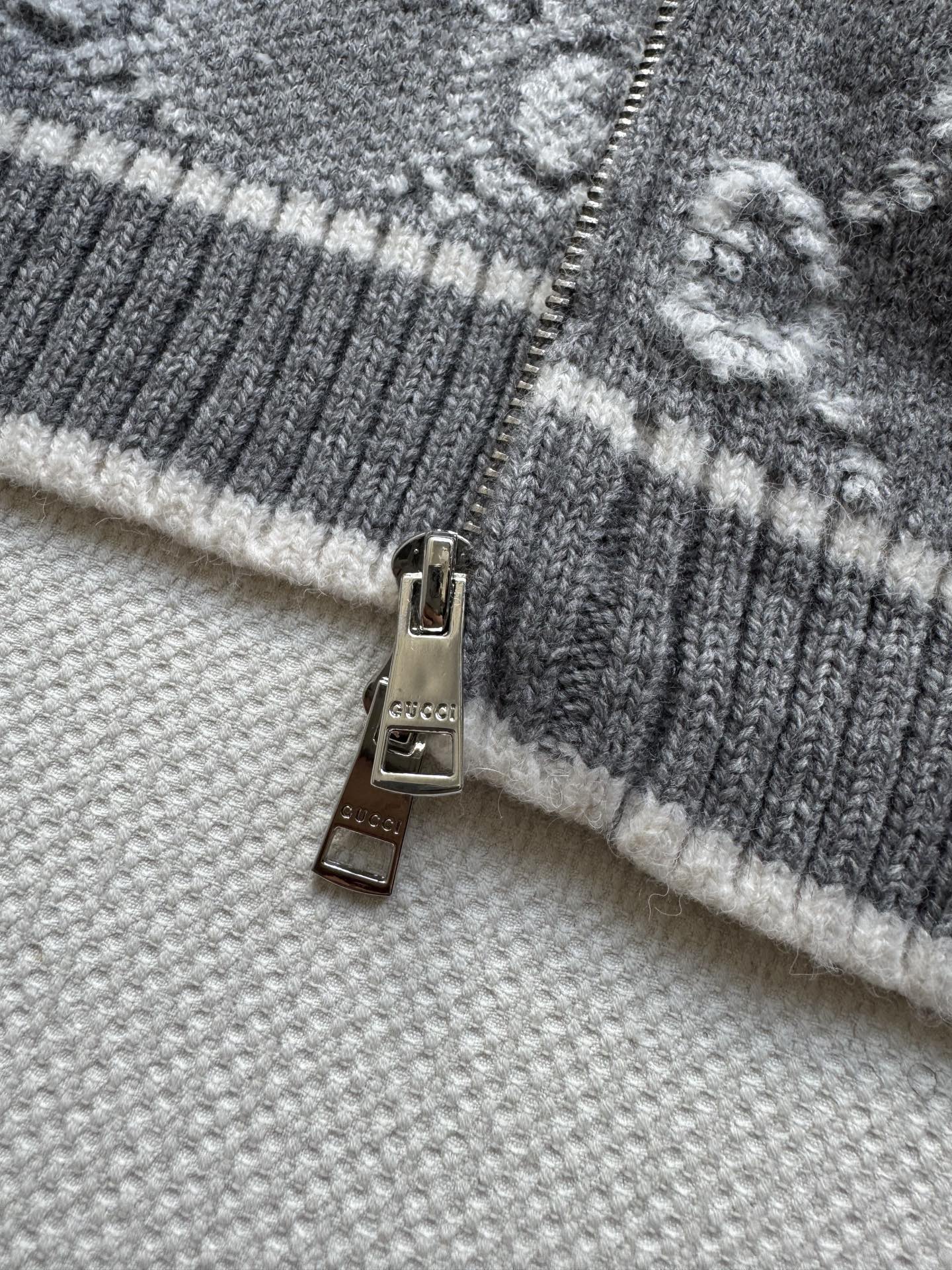 Guc 25fw jacquard cardigan